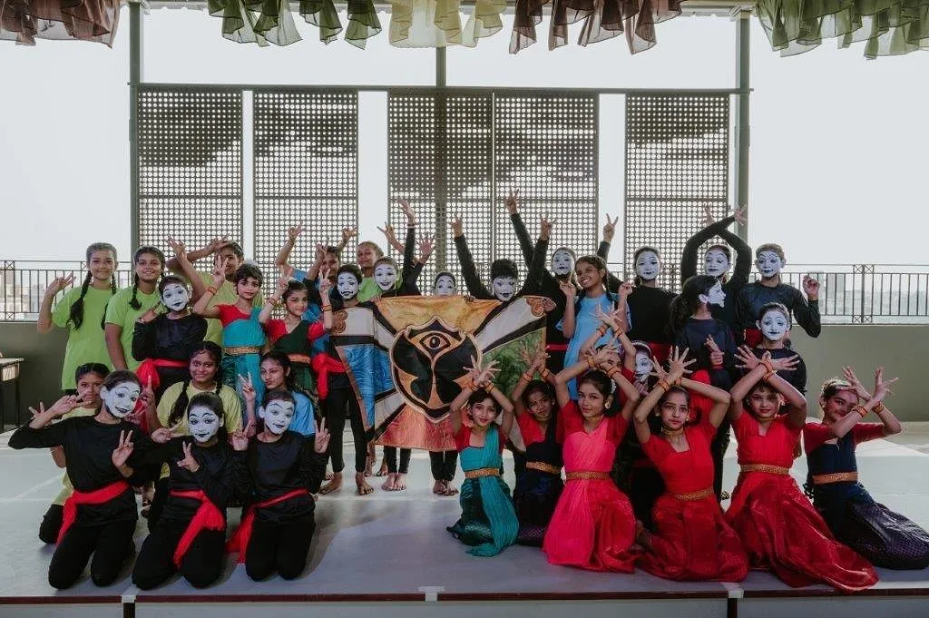 Journée internationale des droits des femmes : en Inde, l’éducation des jeunes filles grâce à l’art et à… Tomorrowland - Charlotte Vanbever