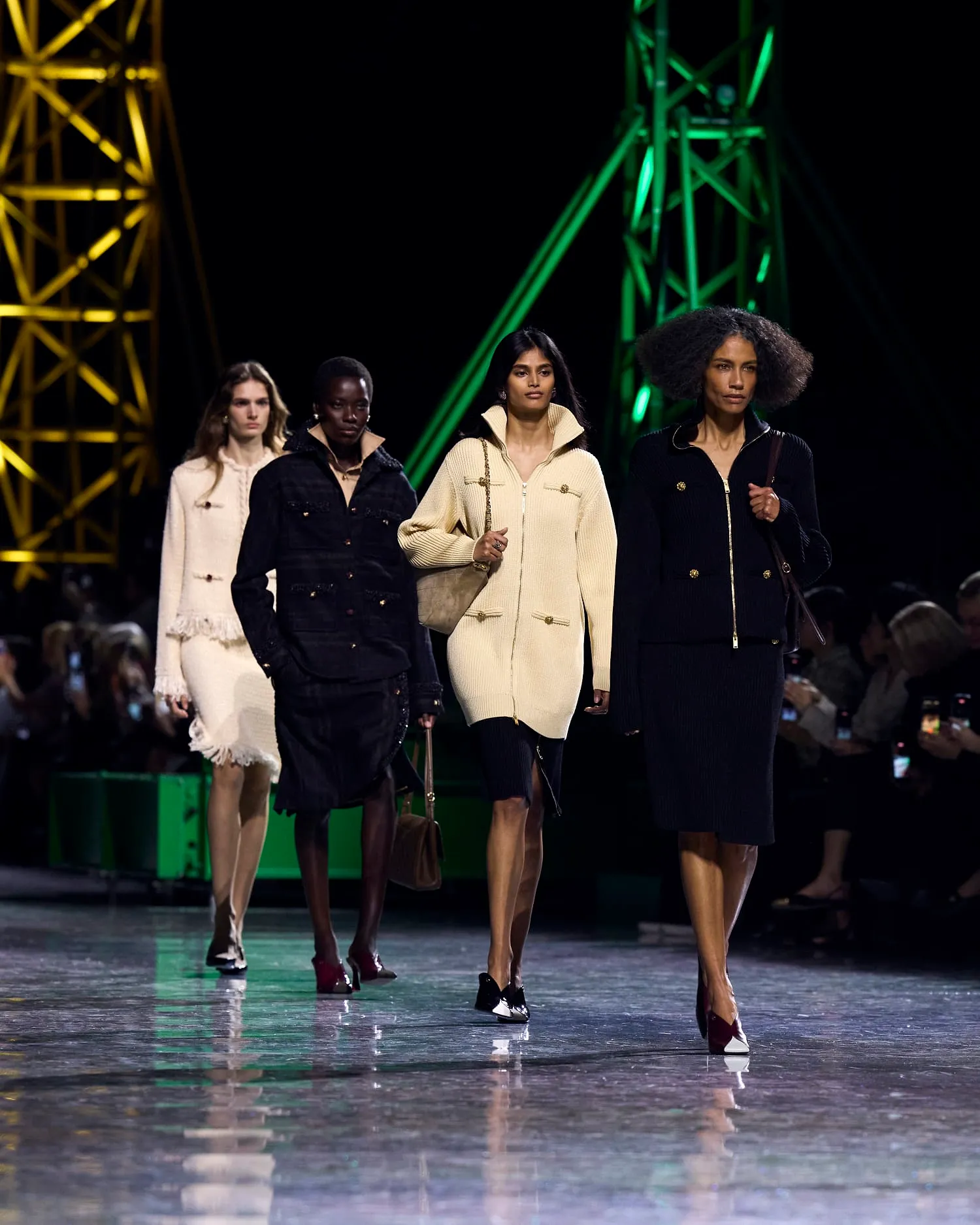 Qui est Stephanie Cavalli, la mannequin de 50 ans qui a ouvert le défilé Chanel de la Fashion Week de Paris ? - Chanel - Audrey Morard