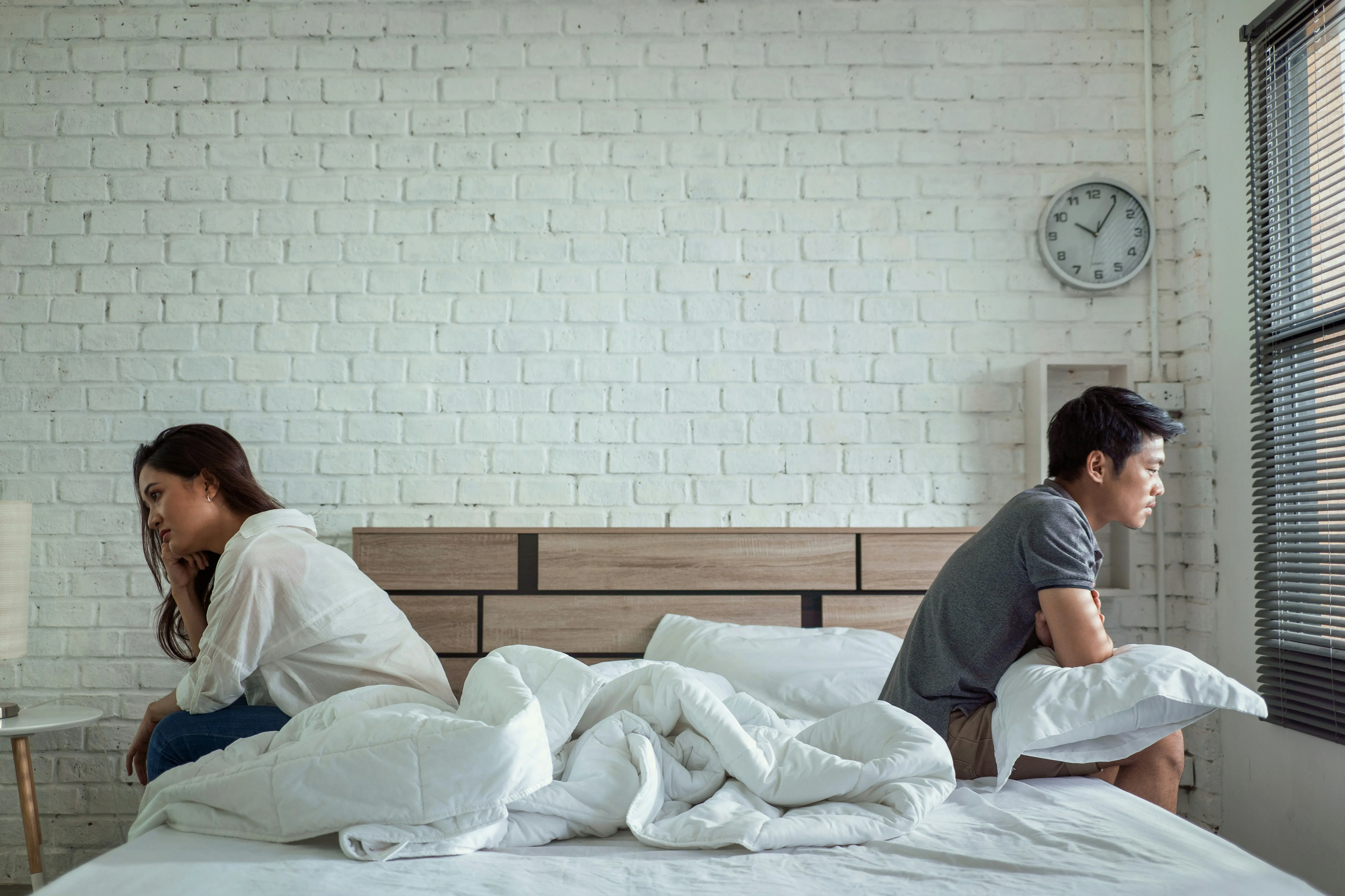 Le « nonchalant date » : quand la Gen Z fait semblant de ne pas tomber amoureuse - Lucile Moyon