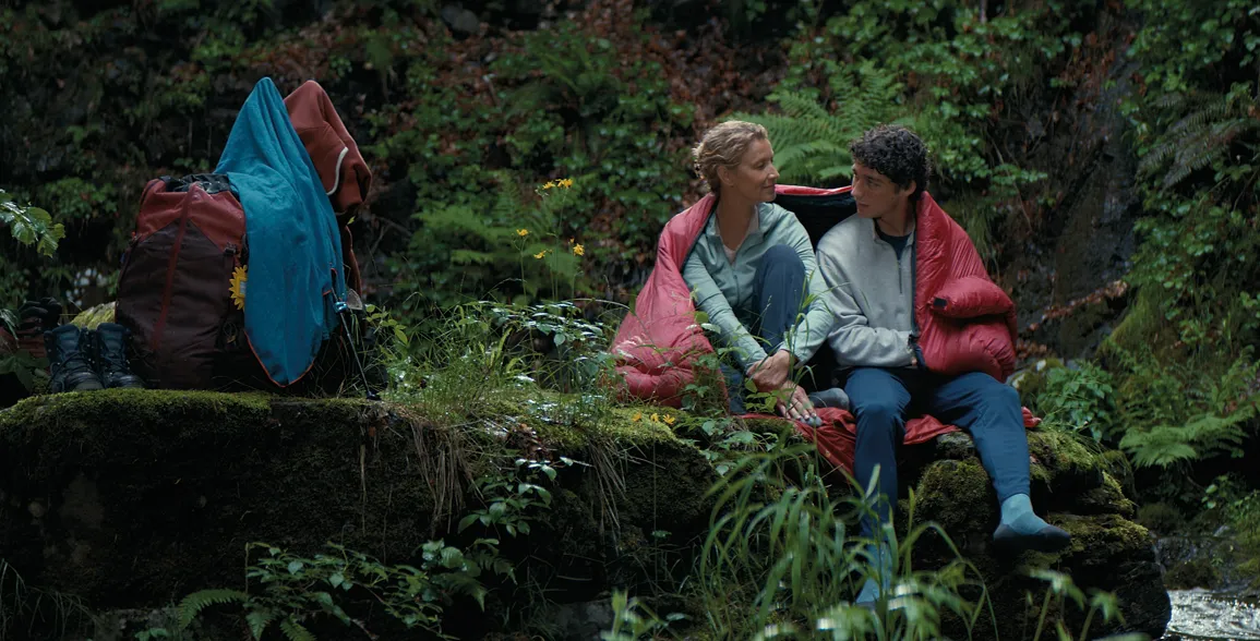 Chemins de Compostelle : pourquoi les randonnées pour se reconnecter cartonnent - Marie-Camille Orlando - Charlotte Vanbever
