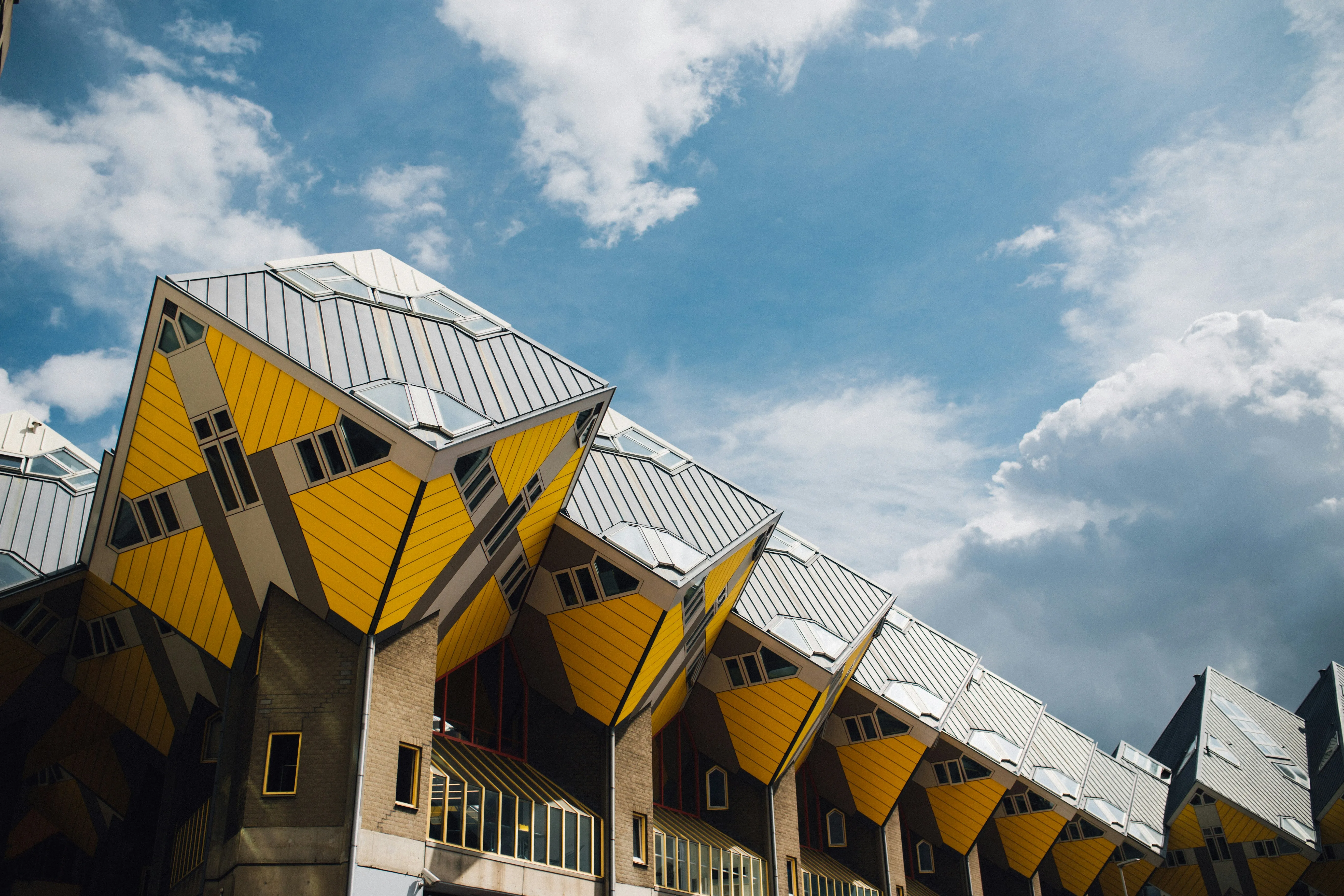 Notre top 10 des destinations à rejoindre en train pour les ponts de mai : Rotterdam, l’autre visage des Pays-Bas (2/10) - Unsplash - Noémie Maghe