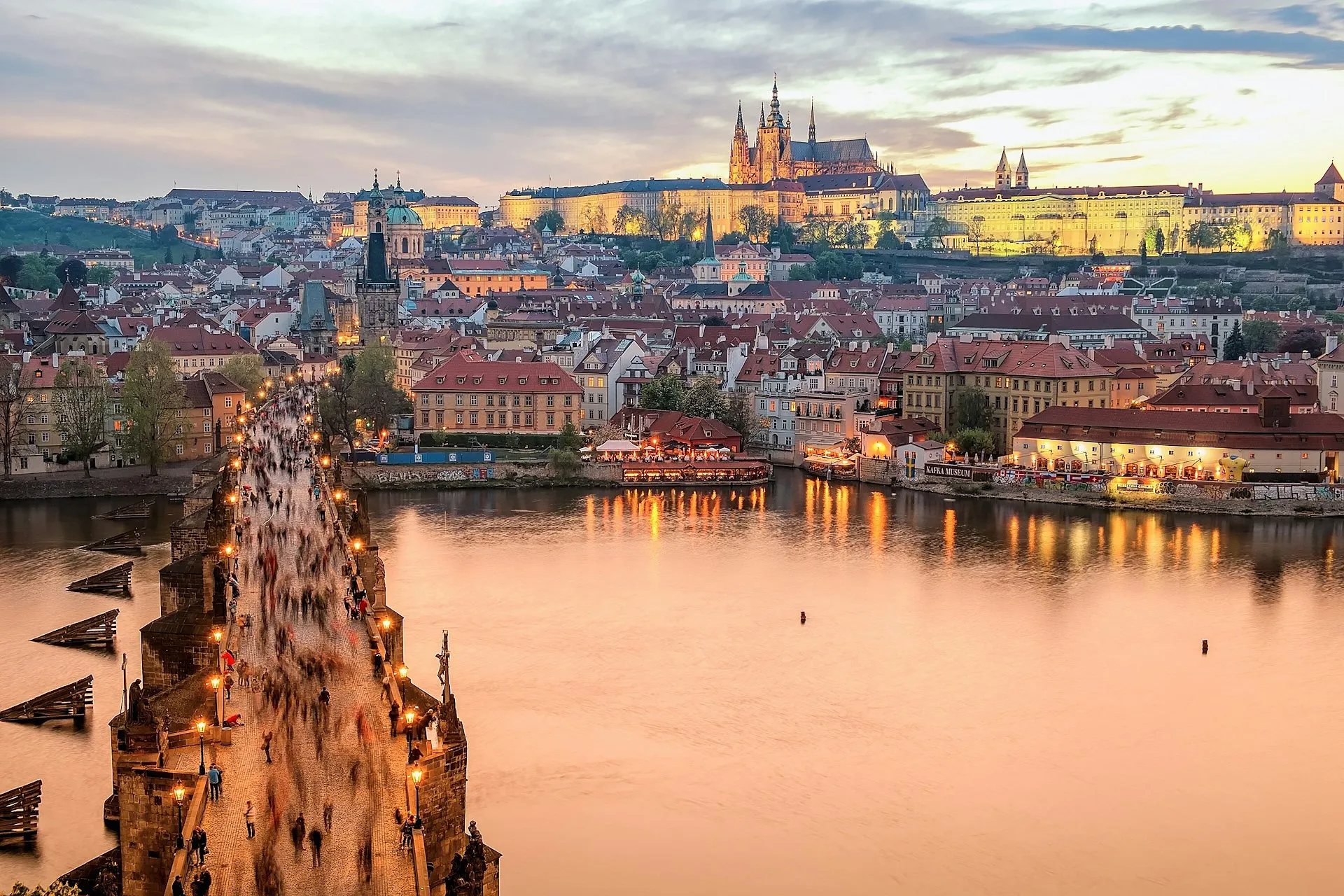 Notre top 10 des destinations à rejoindre en train pour un long week-end de mai : Prague (3/10) - Unsplash - Sigrid Descamps - Journaliste