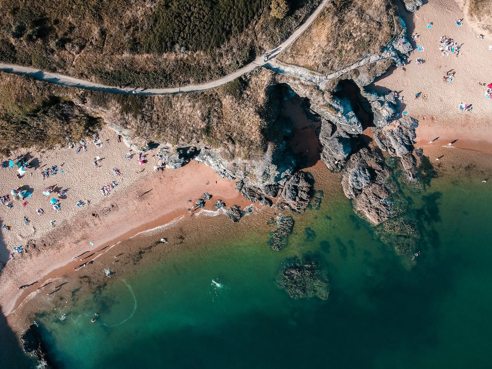Pluie « remboursée », essence offerte : les nouvelles stratégies des hôtels pour attirer les vacanciers - Unsplash - Audrey Morard