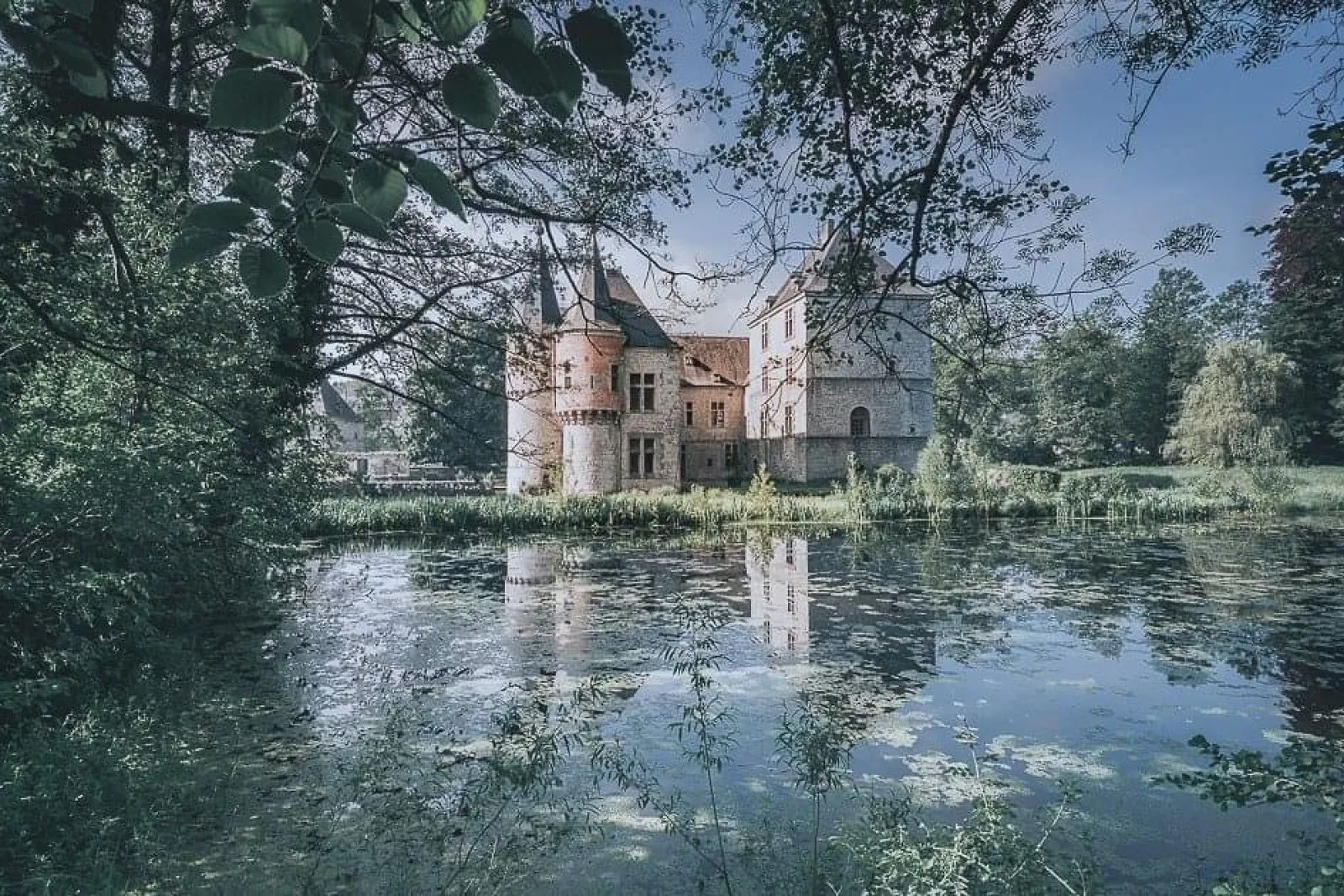 Plus de 30 châteaux vont ouvrir gratuitement leurs portes en Wallonie le 1er mai - Château de Spontin - Noémie Maghe