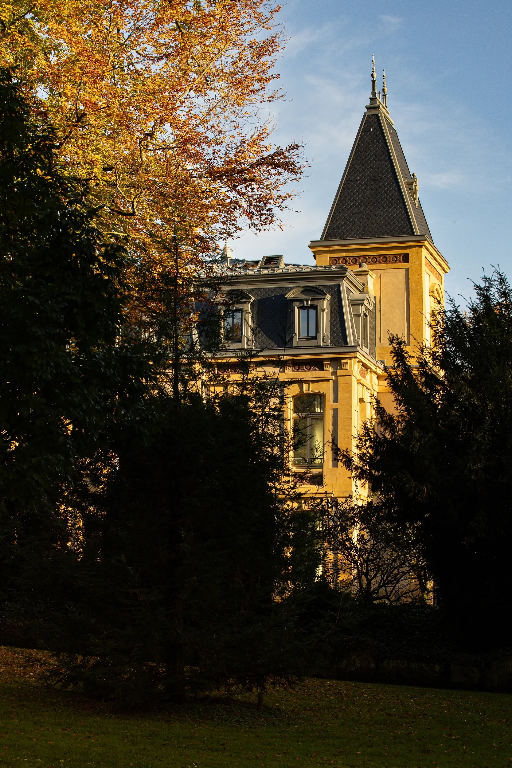 À Luxembourg, cette villa du XIXè siècle a des allures de petit château - Amaury Laparra - Marie Honnay
