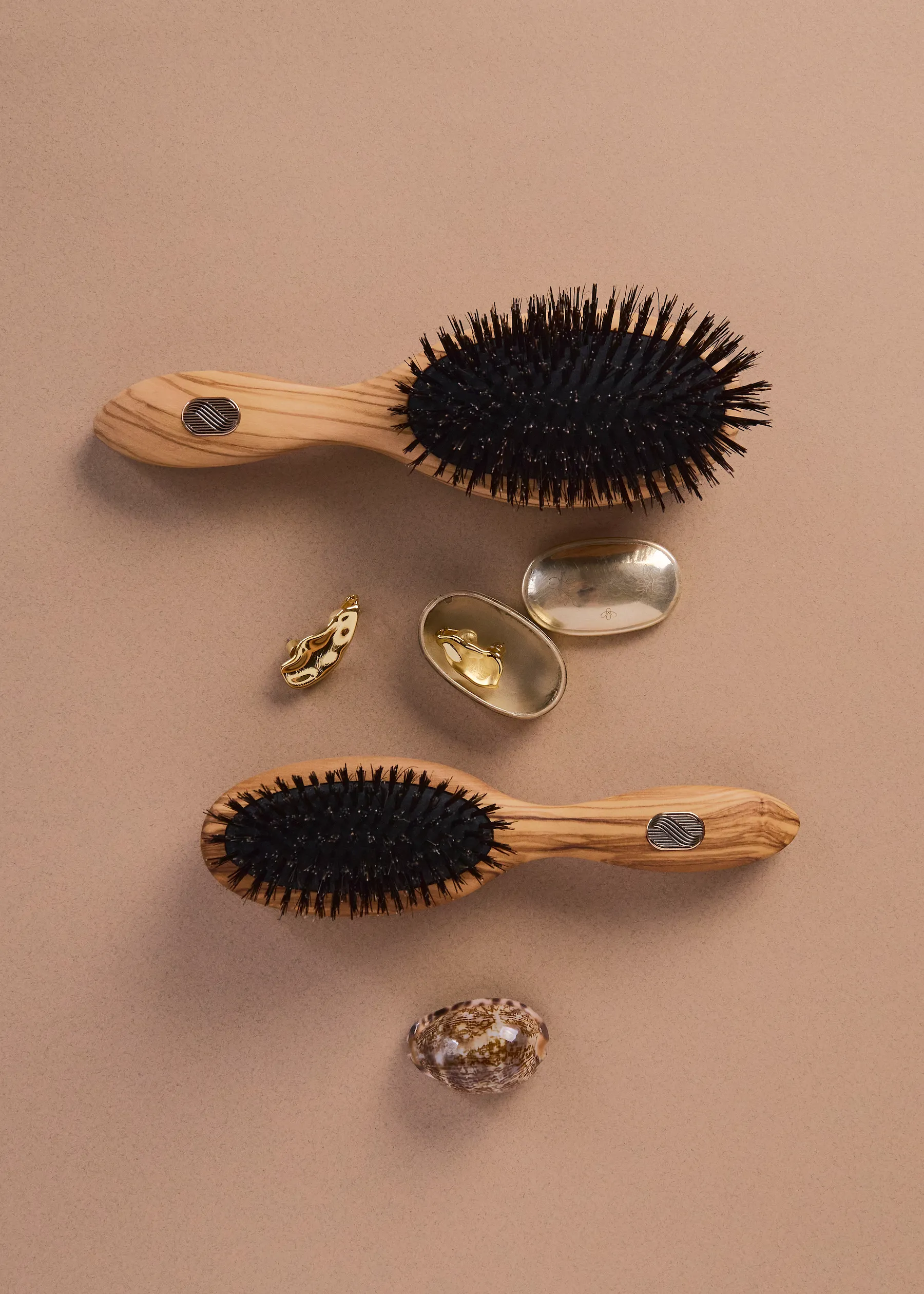 Comment la brosse à cheveux se transforme en objet de luxe - Altesse Studio - Audrey Morard