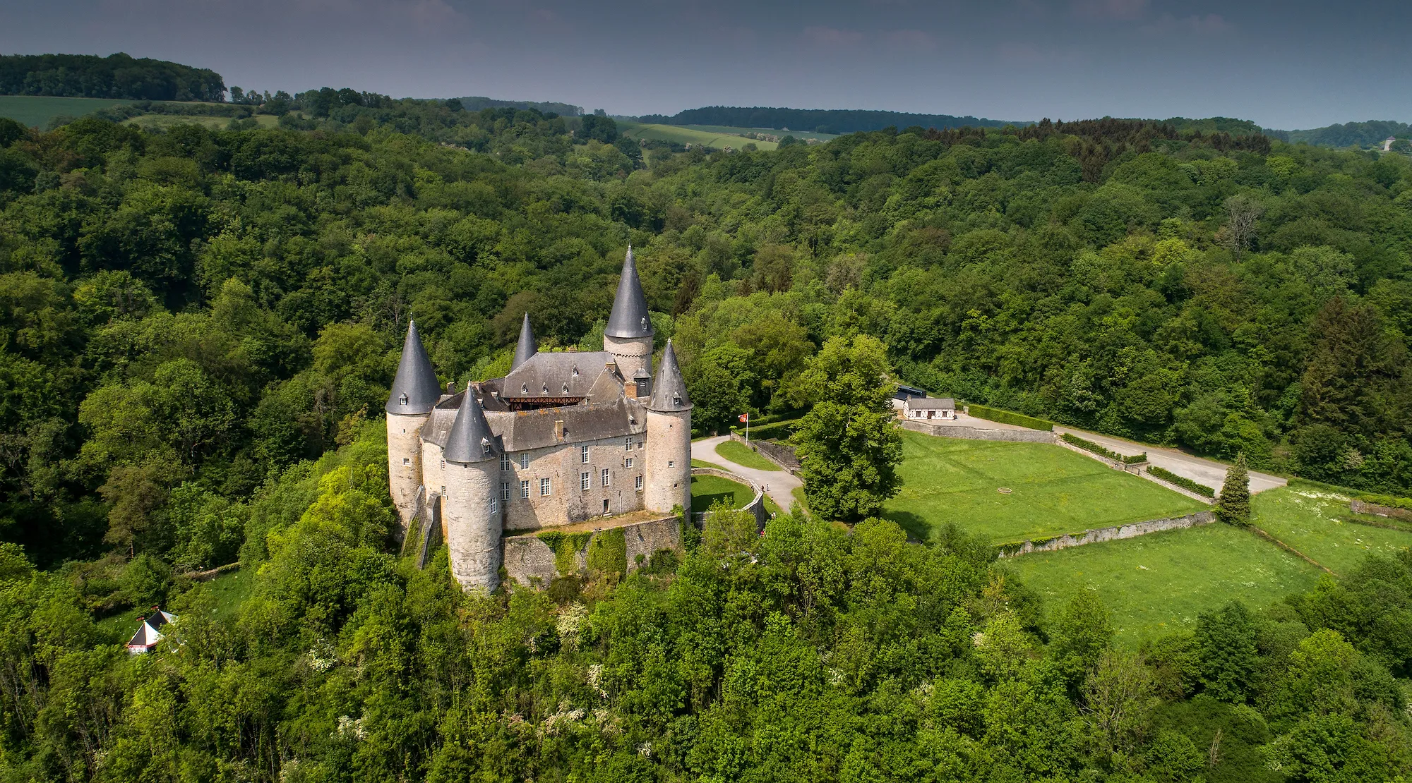 Six balades autour de magnifiques châteaux en Belgique - Denis Closon - Clarisse Dejardin
