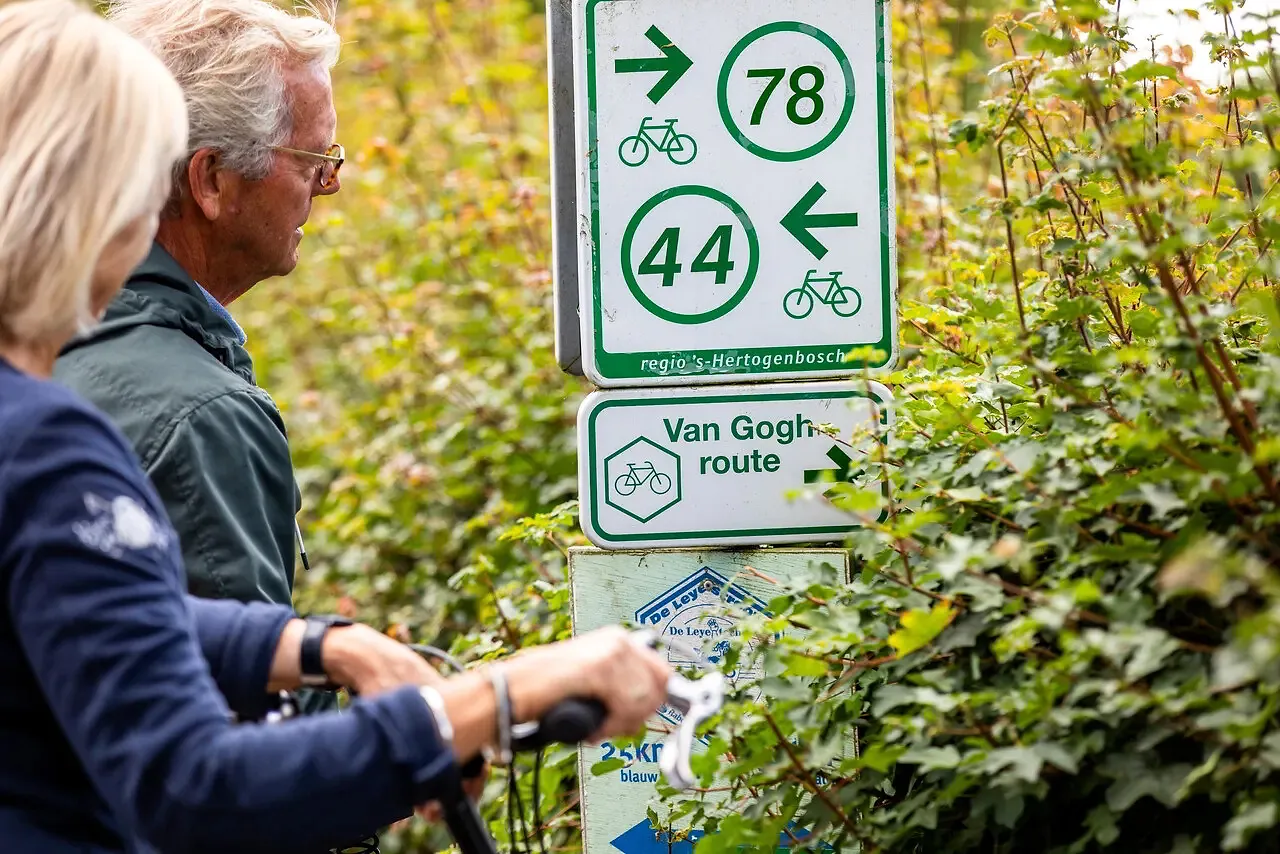 A deux heures de Bruxelles, cette piste cyclable inspirée par Van Gogh s’illumine la nuit - Visit Brabant - Sigrid Descamps - Journaliste
