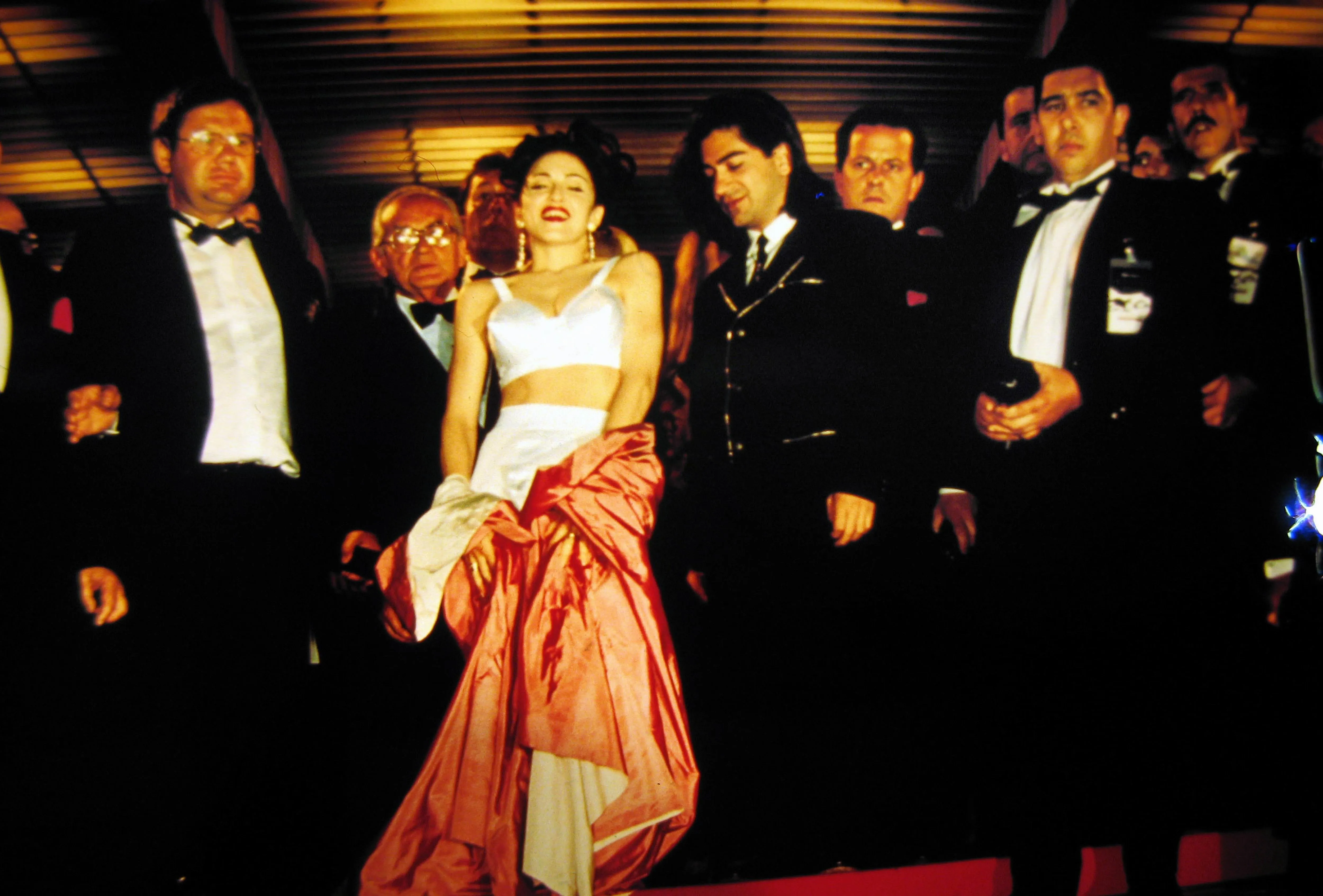 Swann Arlaud et sa cigarette à Cannes : cinq coups d’éclat stylistiques qui ont marqué la Croisette - Photo News - Audrey Morard
