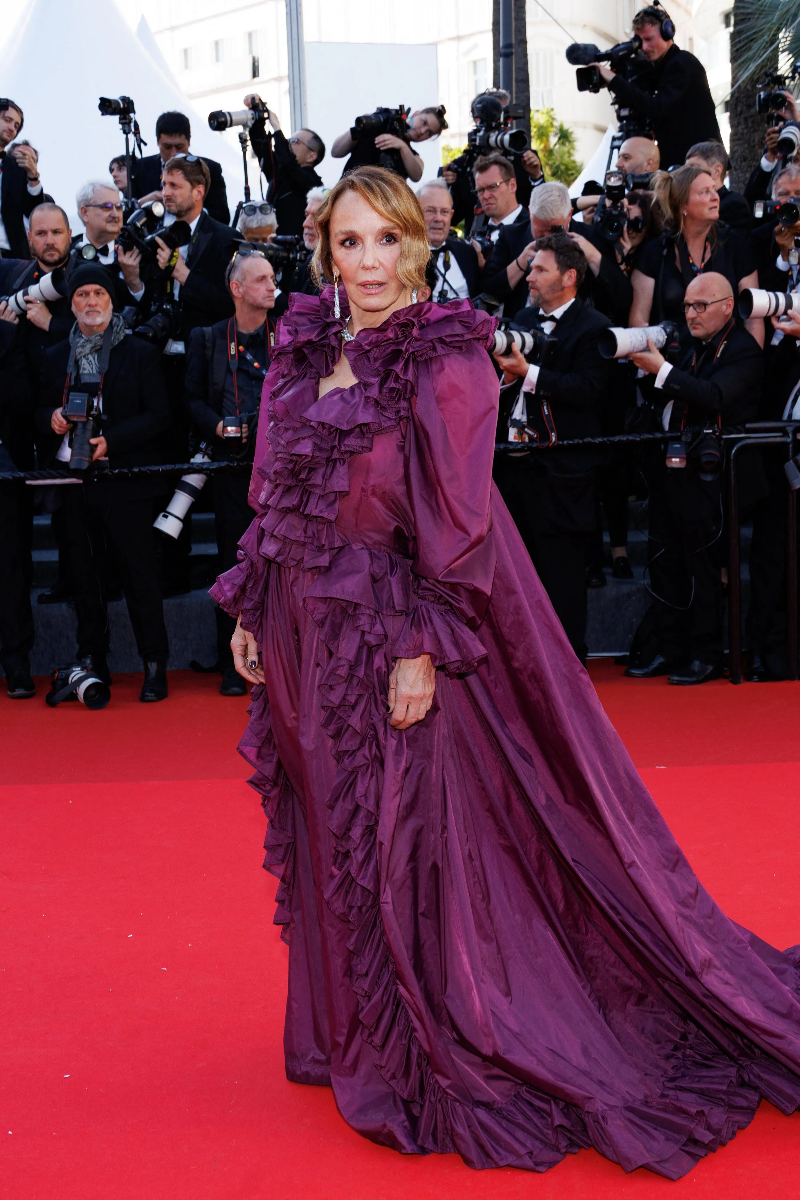 Cannes 2026 : Demi Moore, Leïla Bekhti, Philippine Leroy-Beaulieu… les looks de la cérémonie d’ouverture ont déjà mis la Croisette en feu - Photo News - Camille Vernin