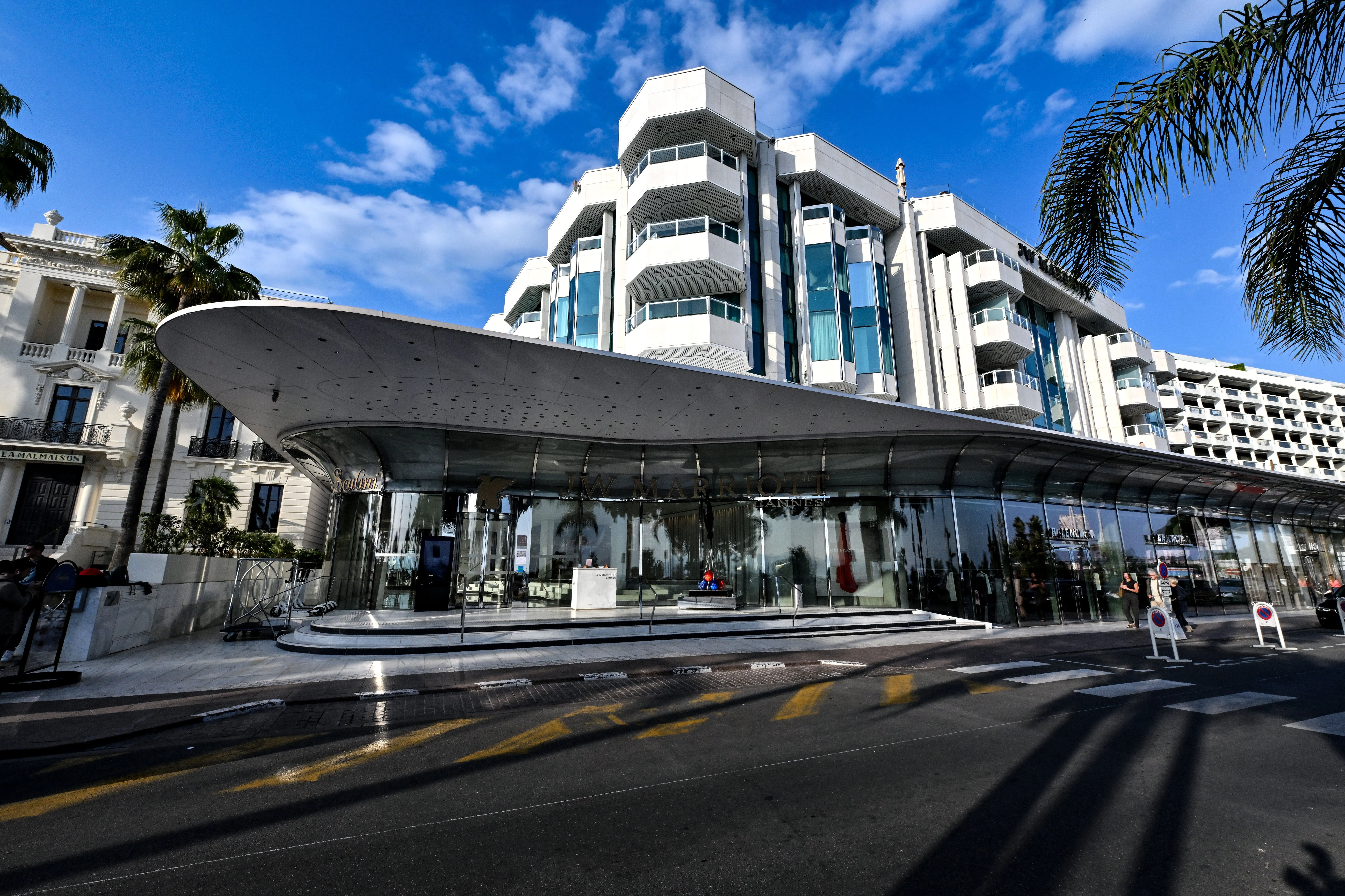 Festival de Cannes : en marge des marches, ces cadeaux exclusifs faits aux stars - Photo News - Charlotte Vanbever