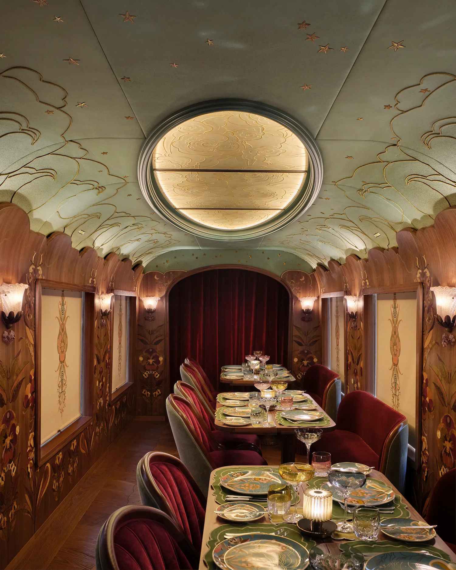 Un célèbre réalisateur transforme un wagon de train de luxe en œuvre d’art - Ludovic Balay - Audrey Morard