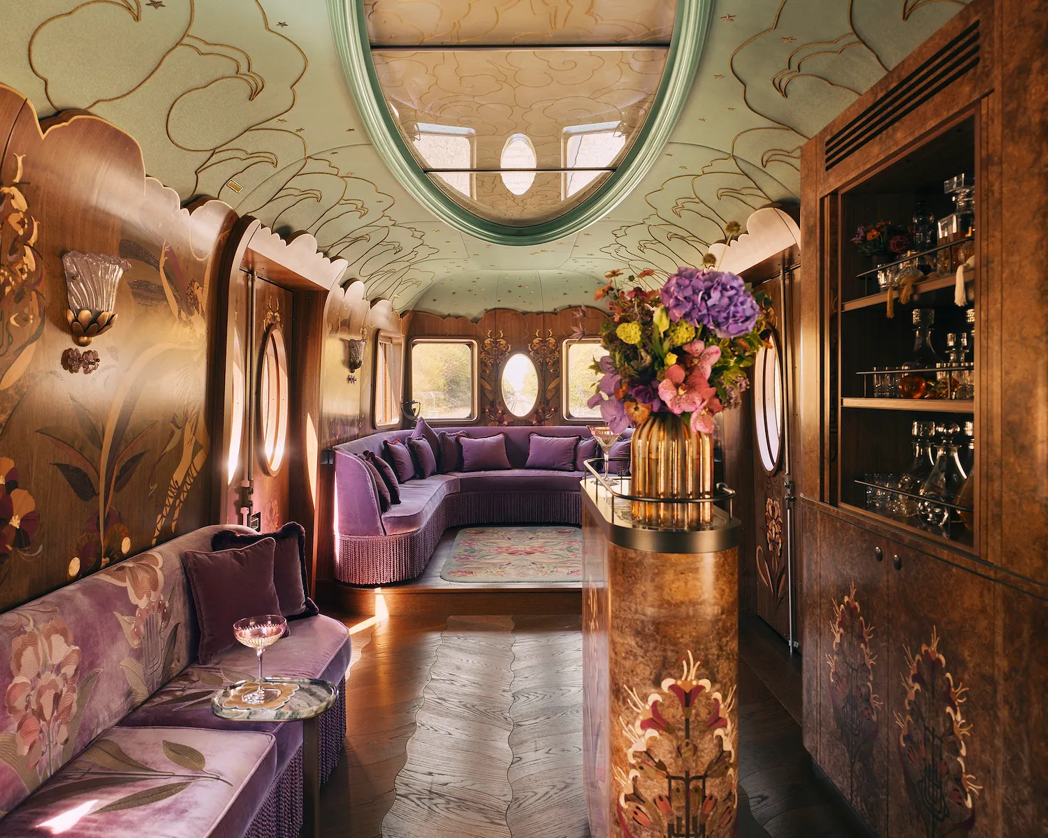 Un célèbre réalisateur transforme un wagon de train de luxe en œuvre d’art - Ludovic Balay - Audrey Morard