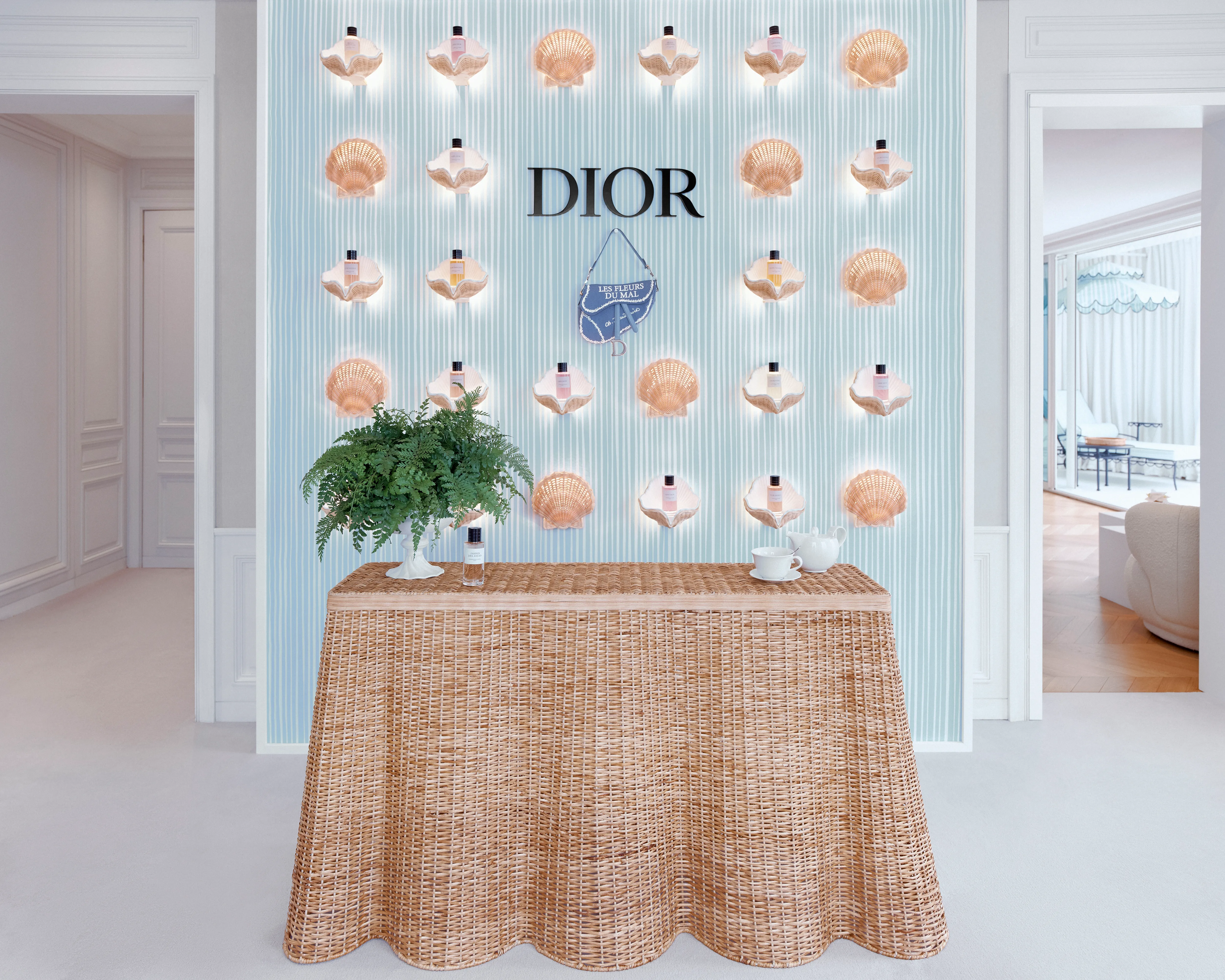 Cannes 2026 : voici la suite ultra-luxueuse, avec boudoir et coiffeuse rétro, où les stars se font maquiller - Dior - Clarisse Dejardin