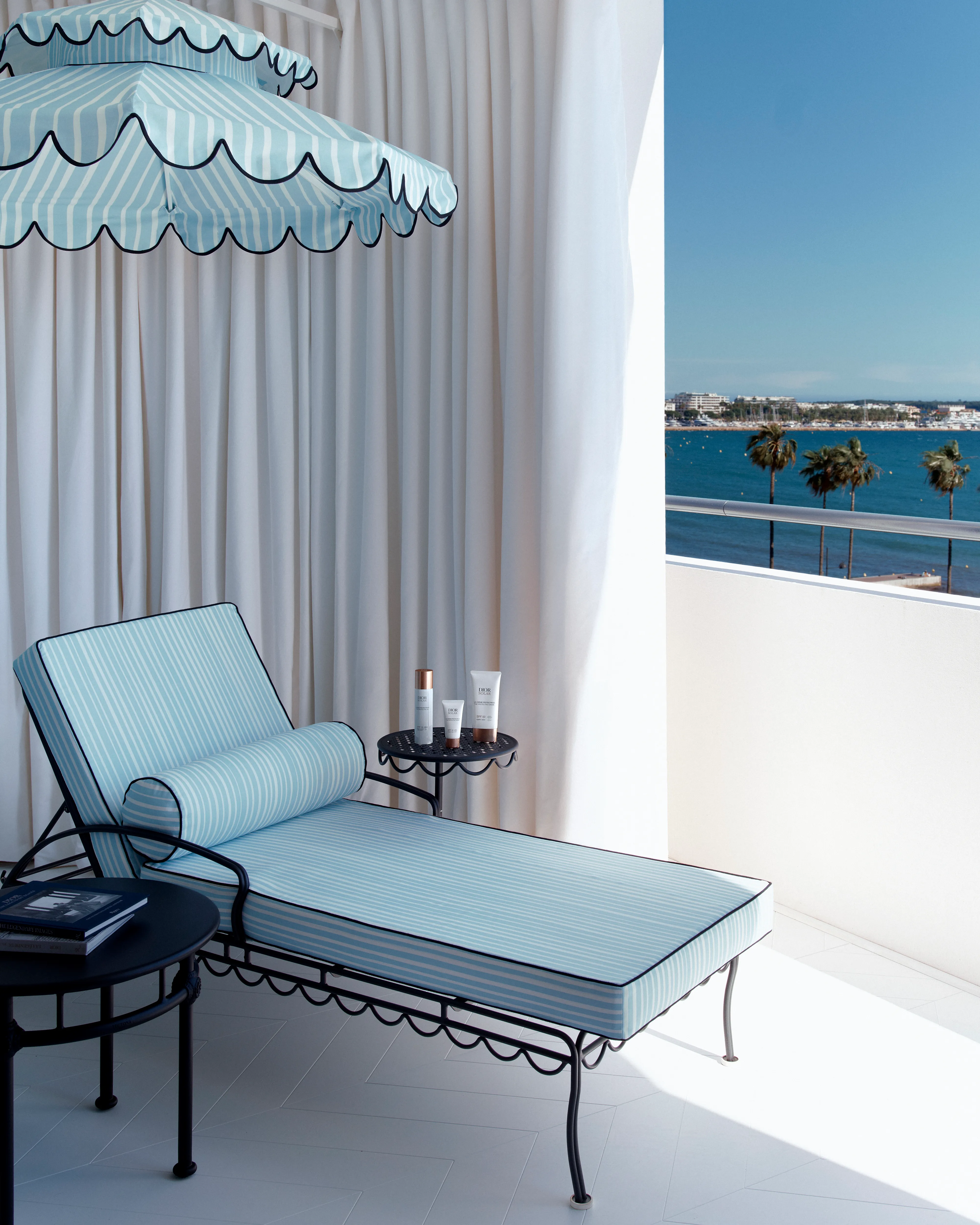 Cannes 2026 : voici la suite ultra-luxueuse, avec boudoir et coiffeuse rétro, où les stars se font maquiller - Dior - Clarisse Dejardin