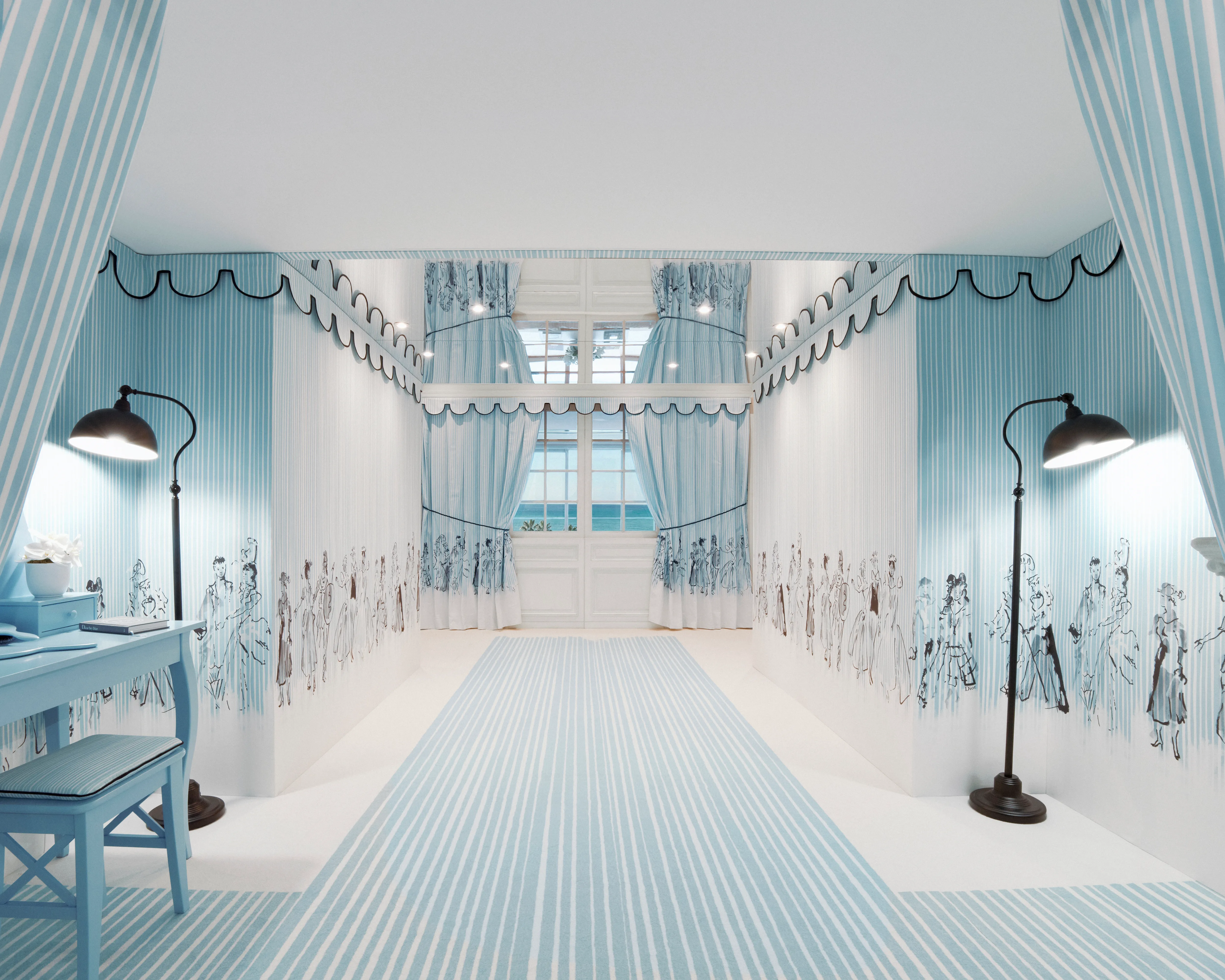 Cannes 2026 : voici la suite ultra-luxueuse, avec boudoir et coiffeuse rétro, où les stars se font maquiller - Dior - Clarisse Dejardin