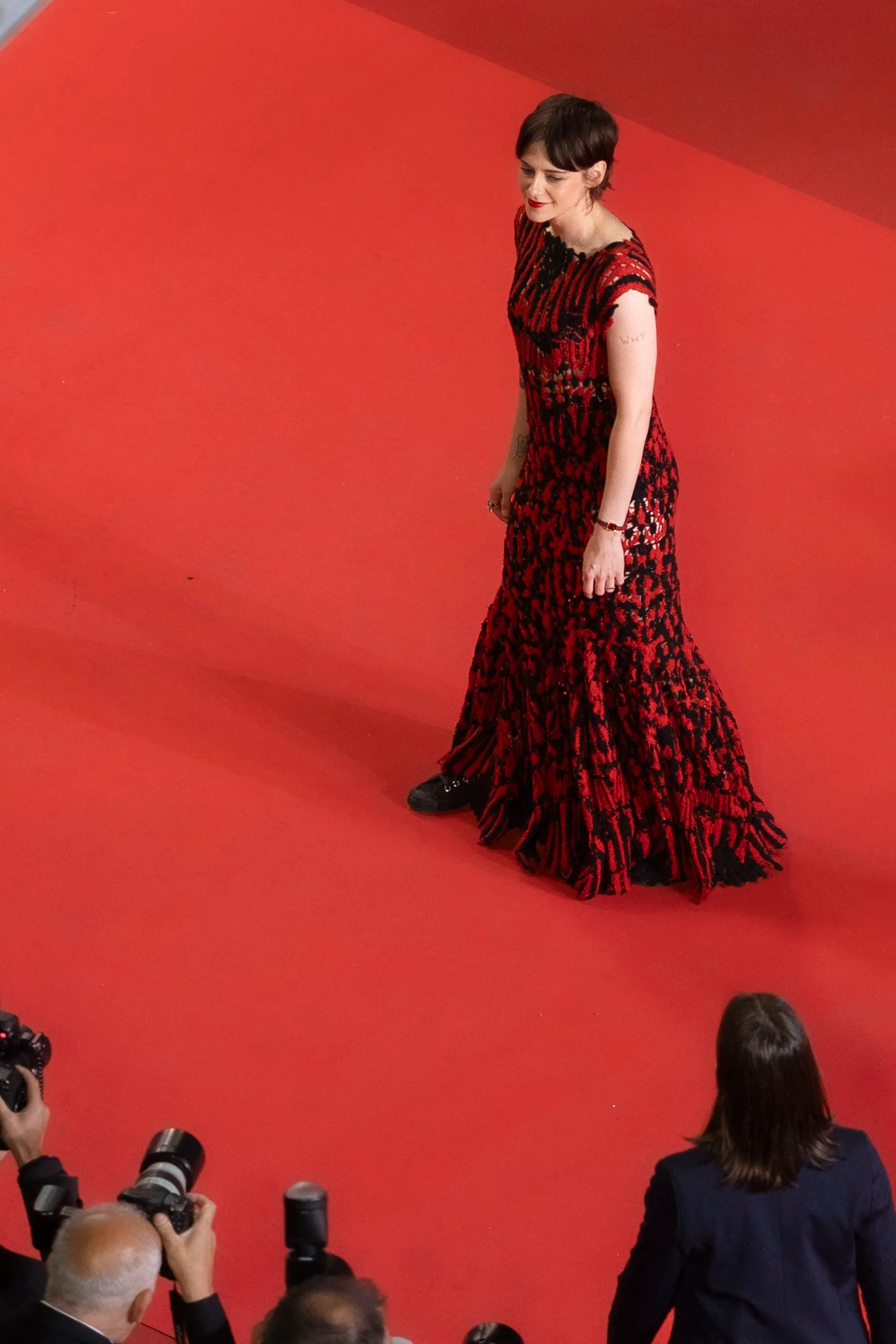 Swann Arlaud et sa cigarette à Cannes : cinq coups d’éclat stylistiques qui ont marqué la Croisette - Photo News - Audrey Morard