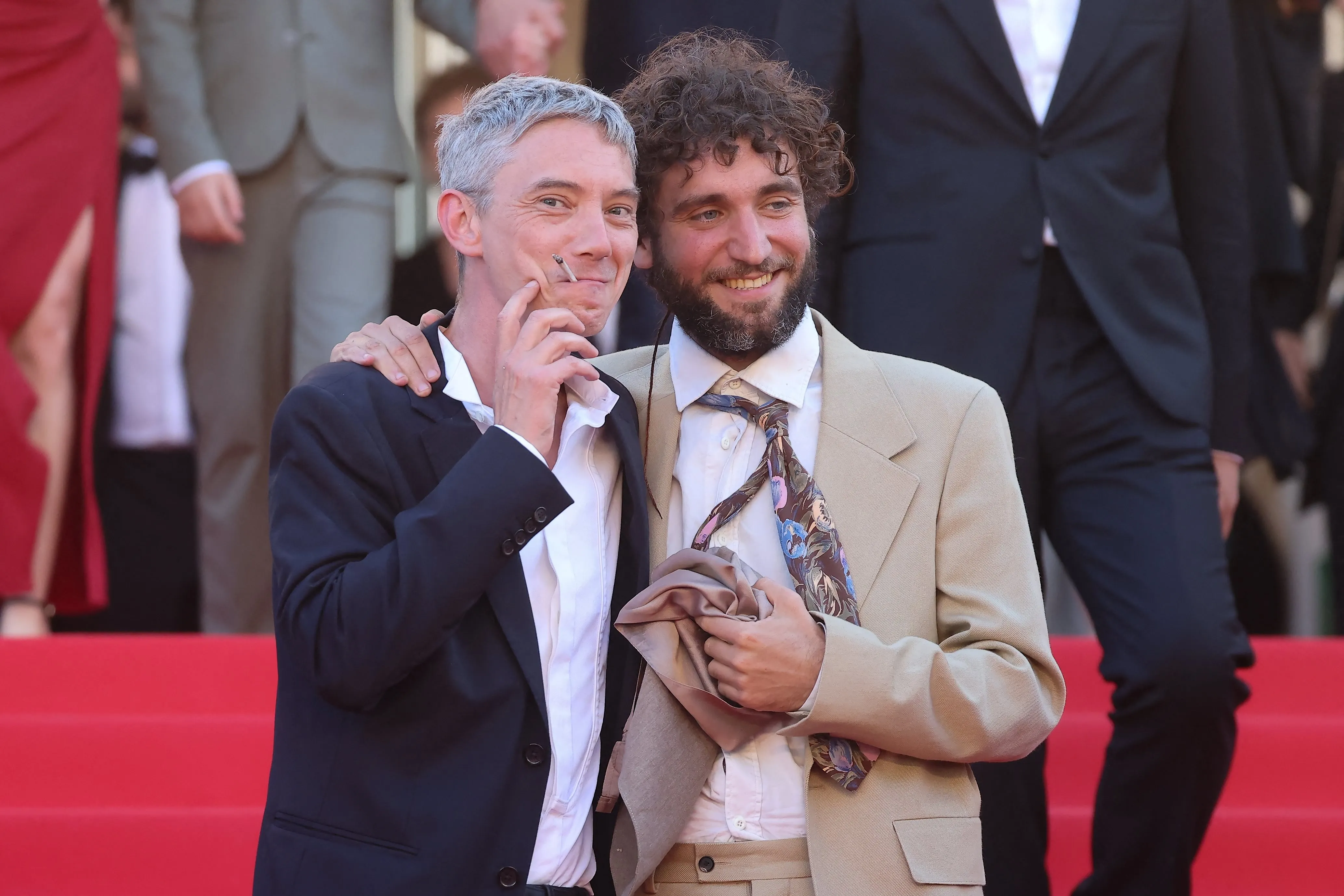 Swann Arlaud et sa cigarette à Cannes : cinq coups d’éclat stylistiques qui ont marqué la Croisette - Photo News - Audrey Morard