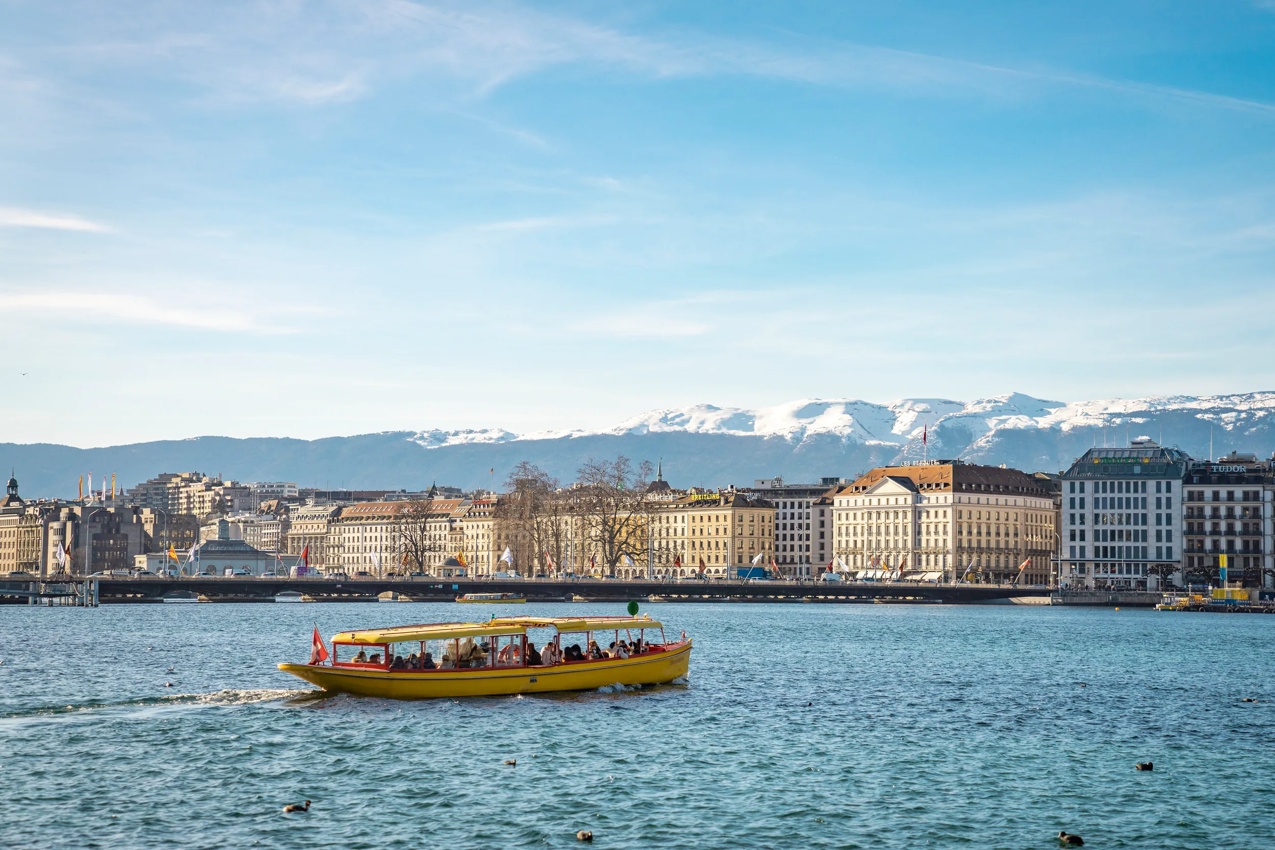 Notre top 10 des destinations à rejoindre en train pour un long week-end de mai : Genève (6/10) - Switzerland Tourism, Andre Meier - Audrey Morard