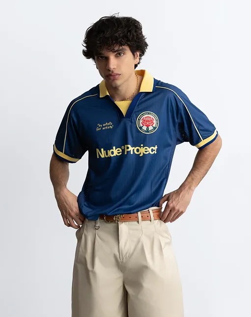 Les plus beaux maillots des Diables rouges à porter en ville - Nude Project - Florian Lorge