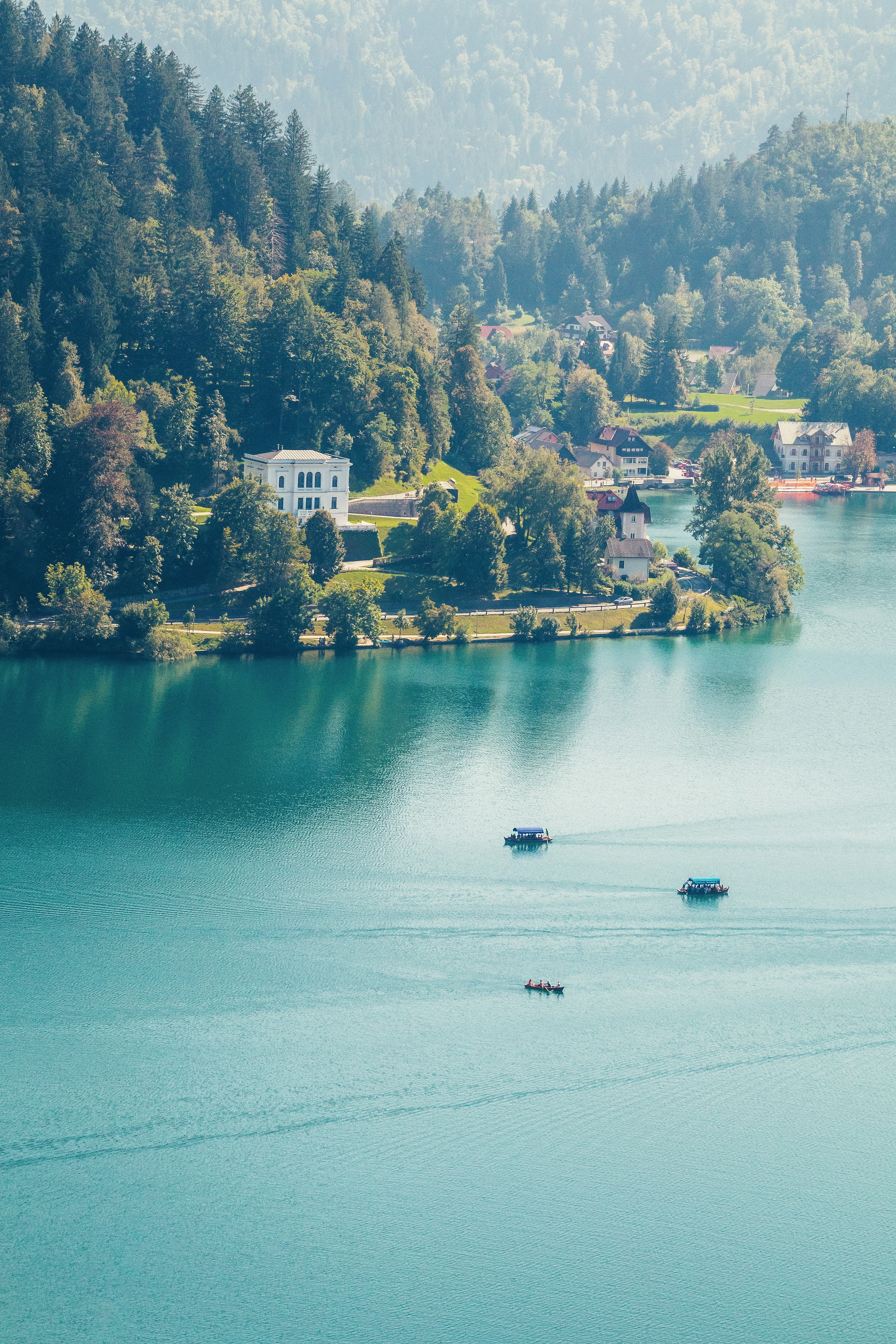 Les plus beaux lacs d’Europe où se rafraîchir cet été - Unsplash - Florian Lorge