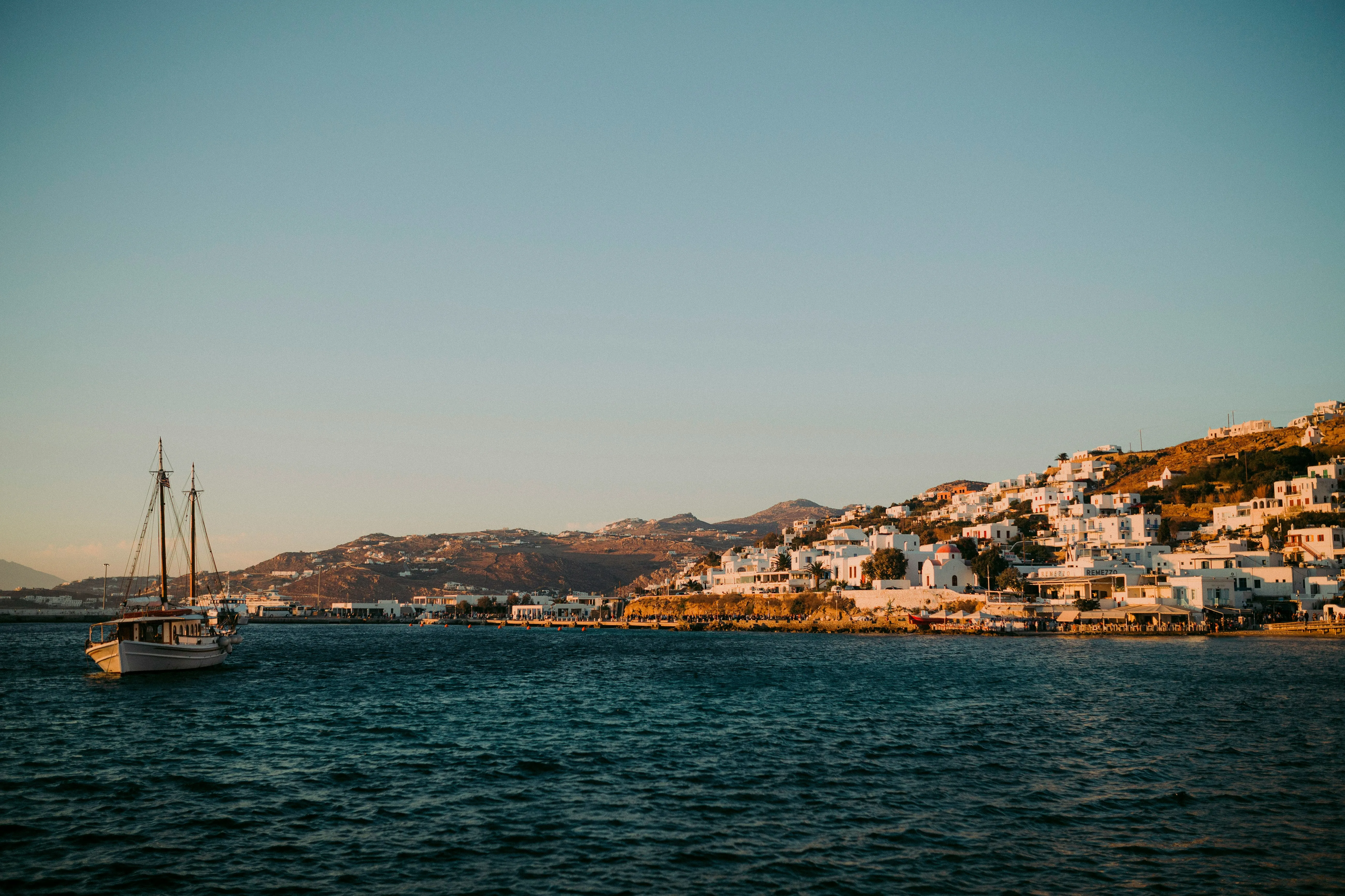 Cinq sublimes îles pour oublier Mykonos et fuir le tourisme de masse - Unsplash - Clarisse Dejardin