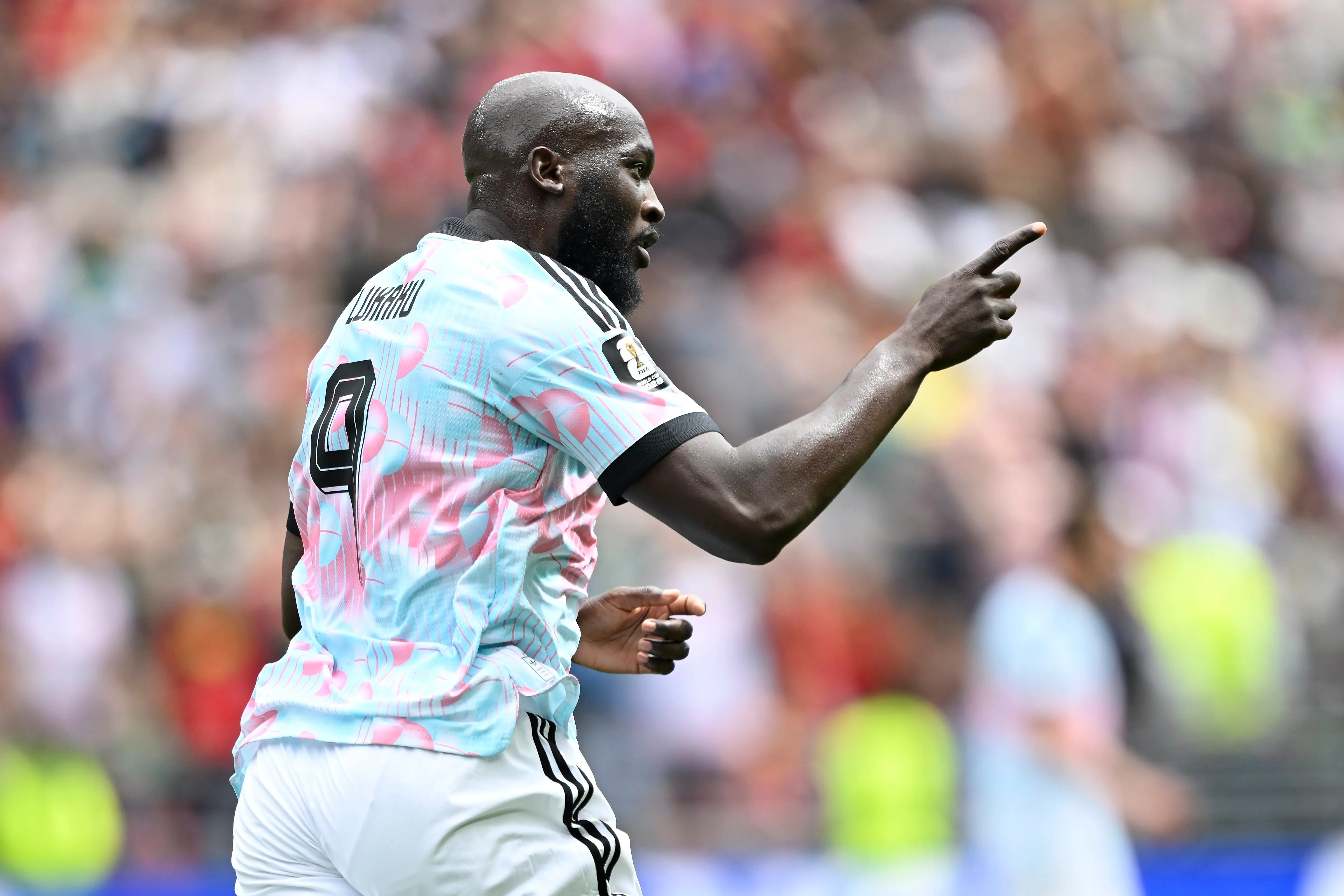 « Un pyjama pour enfant », « vraiment exceptionnel » : le maillot des Diables rouges divise la presse étrangère - Photo News - Audrey Morard