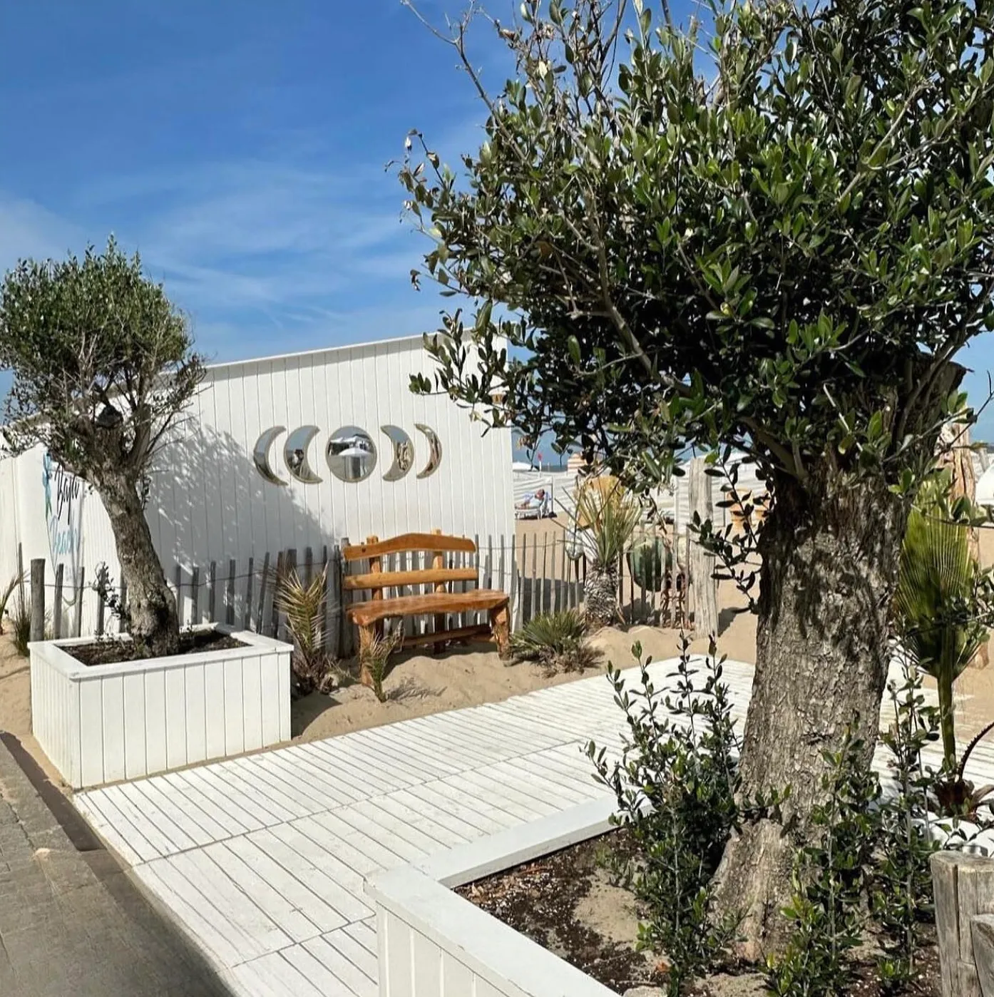Le Coq : trois beach bars incontournables où profiter du soleil - Baja Beach bar - Clarisse Dejardin