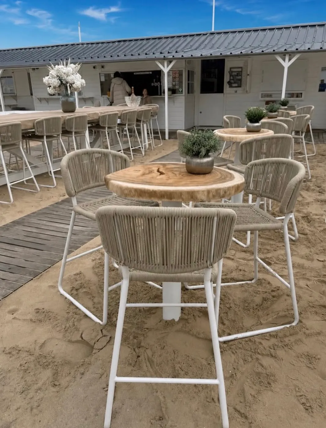 Knokke : trois beach bars à ne pas manquer dans la station balnéaire la plus chic de Belgique - Waikiki Beach Bar - Clarisse Dejardin