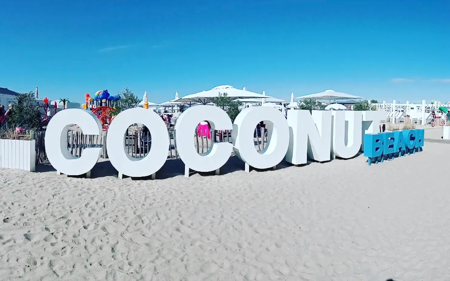 Knokke : trois beach bars à ne pas manquer dans la station balnéaire la plus chic de Belgique - Coconut Beach Bar - Clarisse Dejardin