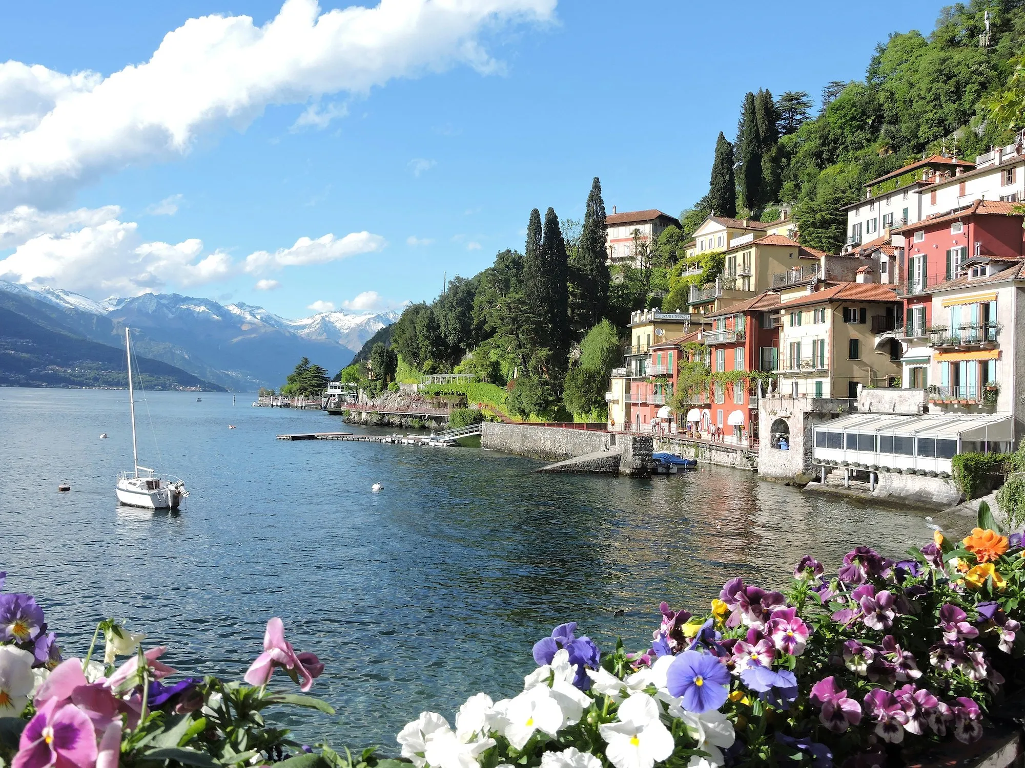 Un village italien inflige désormais une amende aux touristes en maillot de bain et torse nu - Unsplash - Audrey Morard
