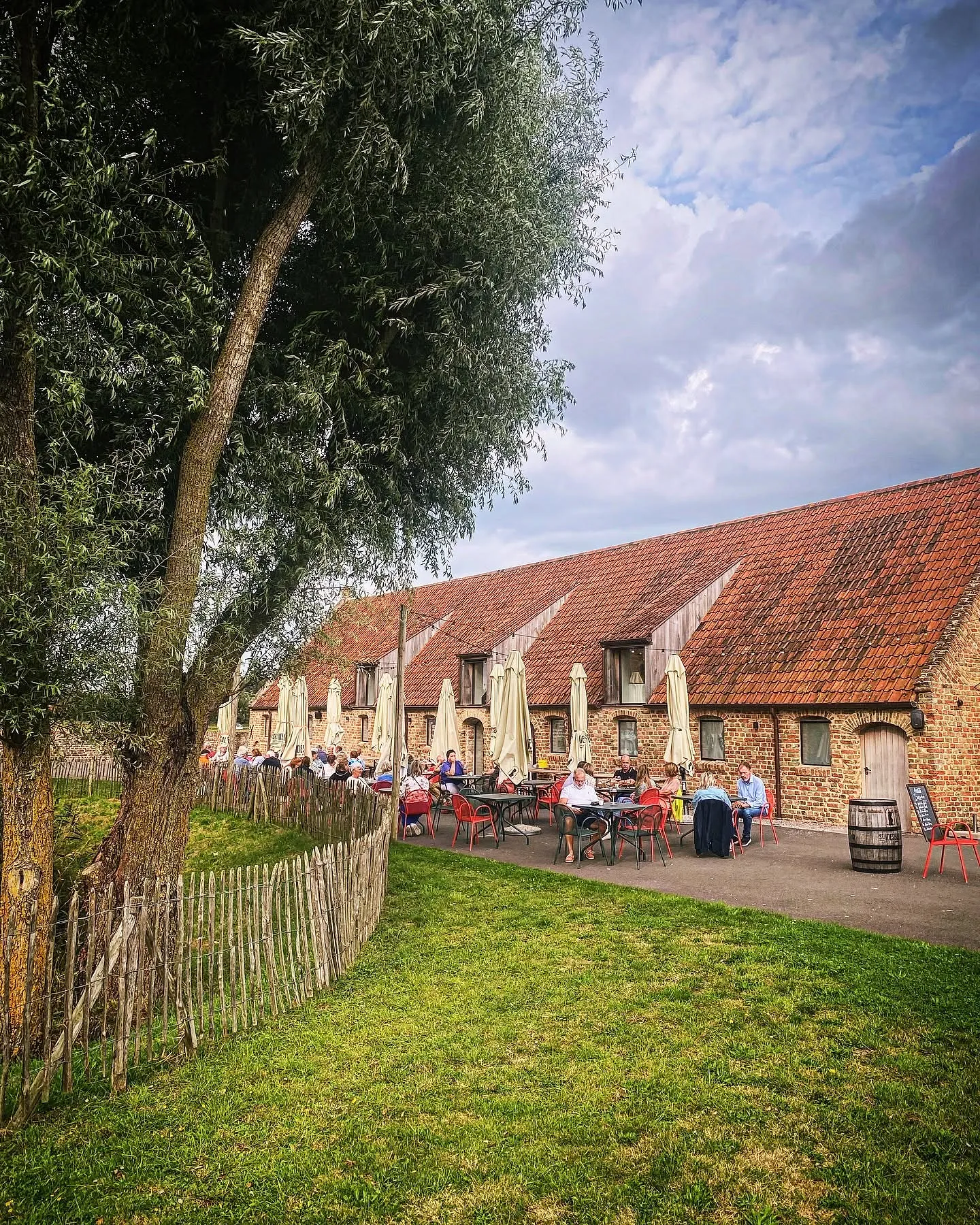 Cinq terrasses où trinquer et bien manger à La Panne et Coxyde cet été - Brasserie St Idesbald - Sigrid Descamps - Journaliste