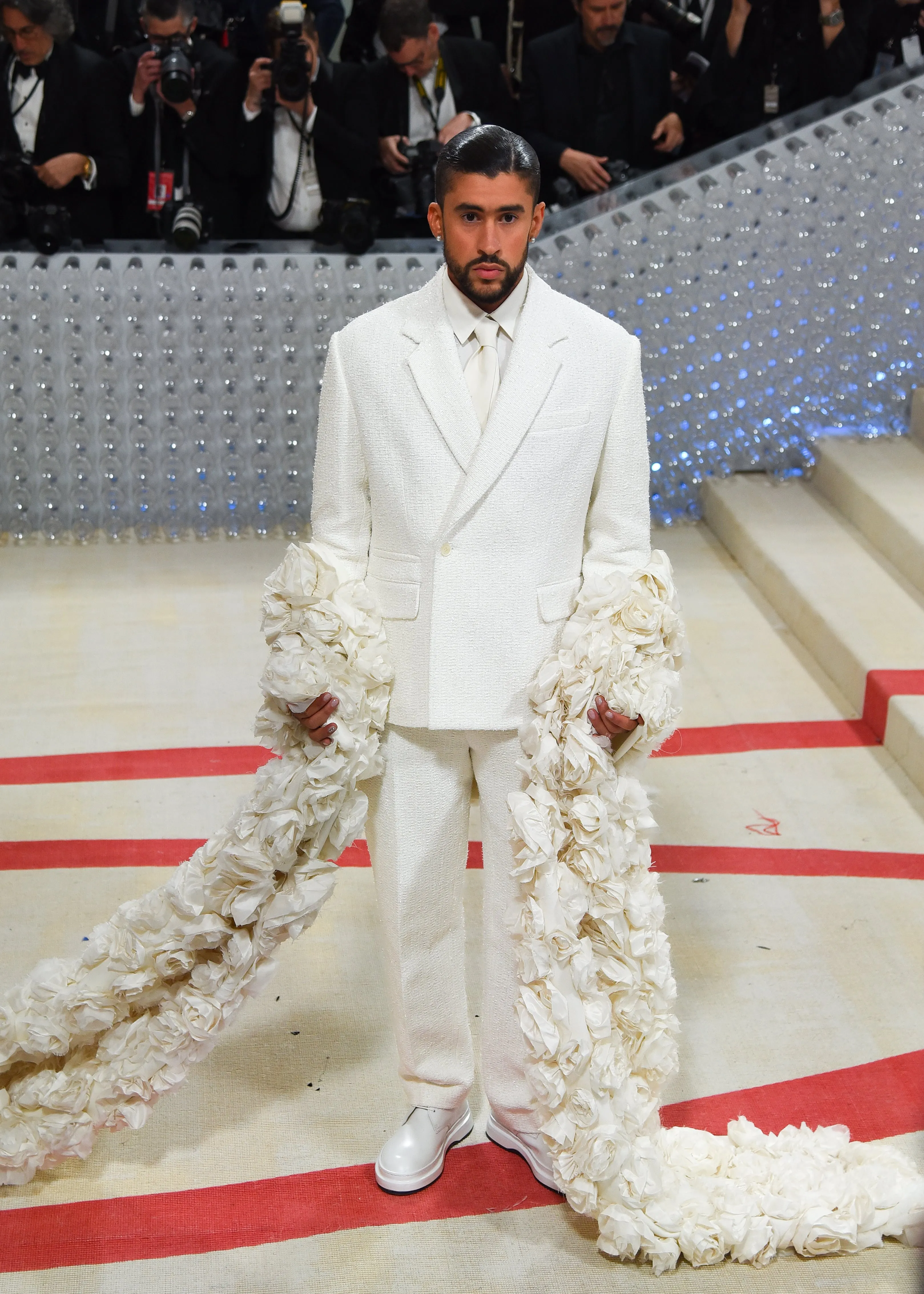 Bad Bunny à Bruxelles : comment le chanteur redéfinit les codes de la mode masculine - Photo News - Audrey Morard