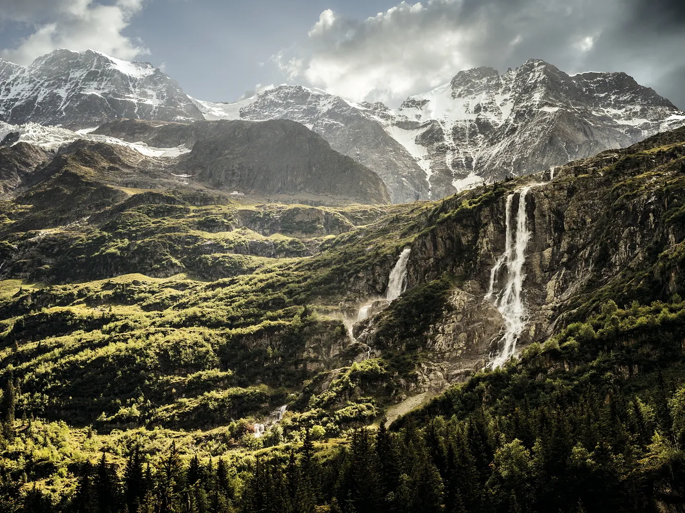 Une balançoire XXL, un palace historique ou un décor de rêve pour la rando : trois bonnes raisons d’aller en Suisse cet été - Suisse Tourisme - La rédaction
