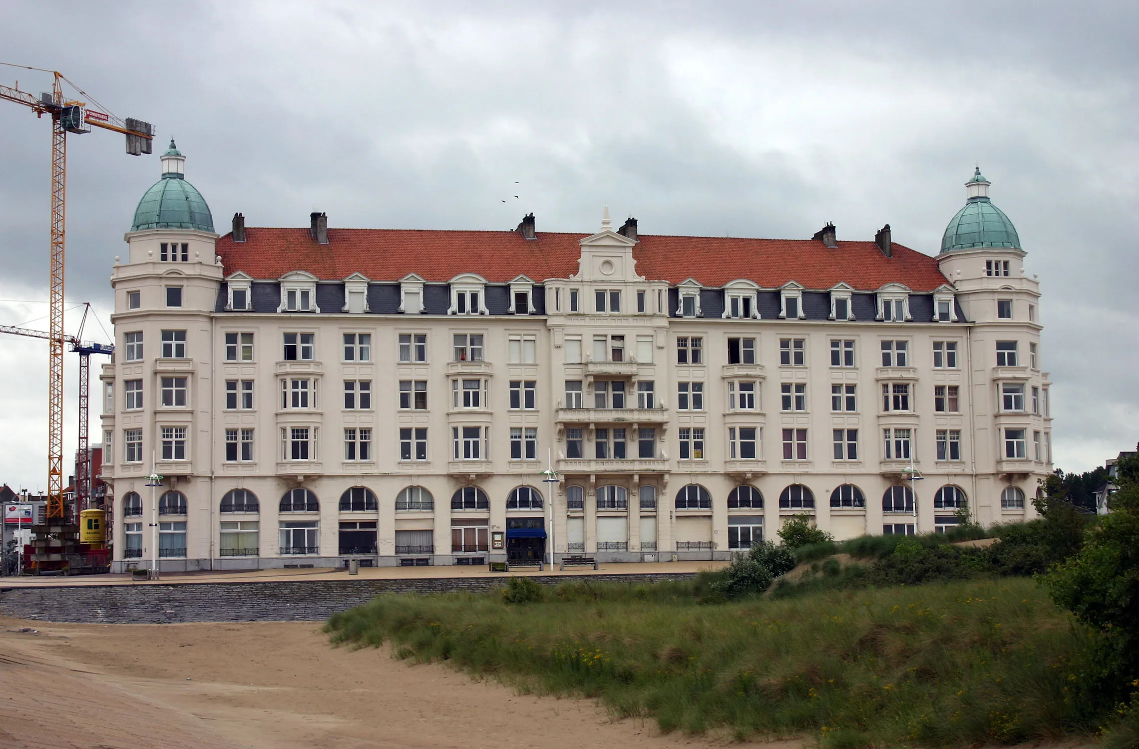 Histoire de la mer du Nord : le destin brisé du Palace Hotel, l’un des bâtiments les plus emblématiques de Zeebruges - Tijl Vereenooghe - Audrey Morard