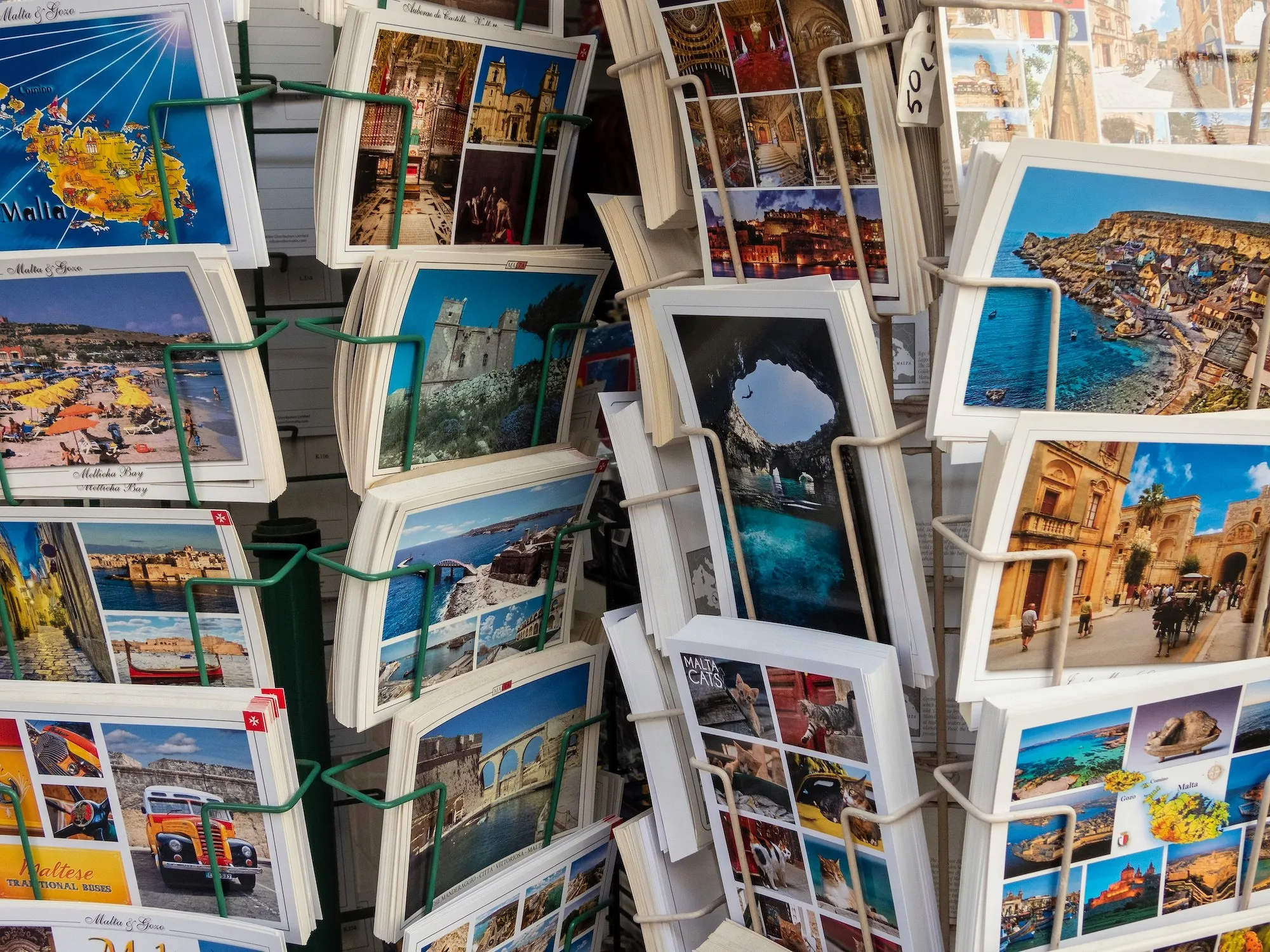 On la croyait ringarde : pourquoi la carte postale séduit à nouveau - Unsplash - Audrey Morard