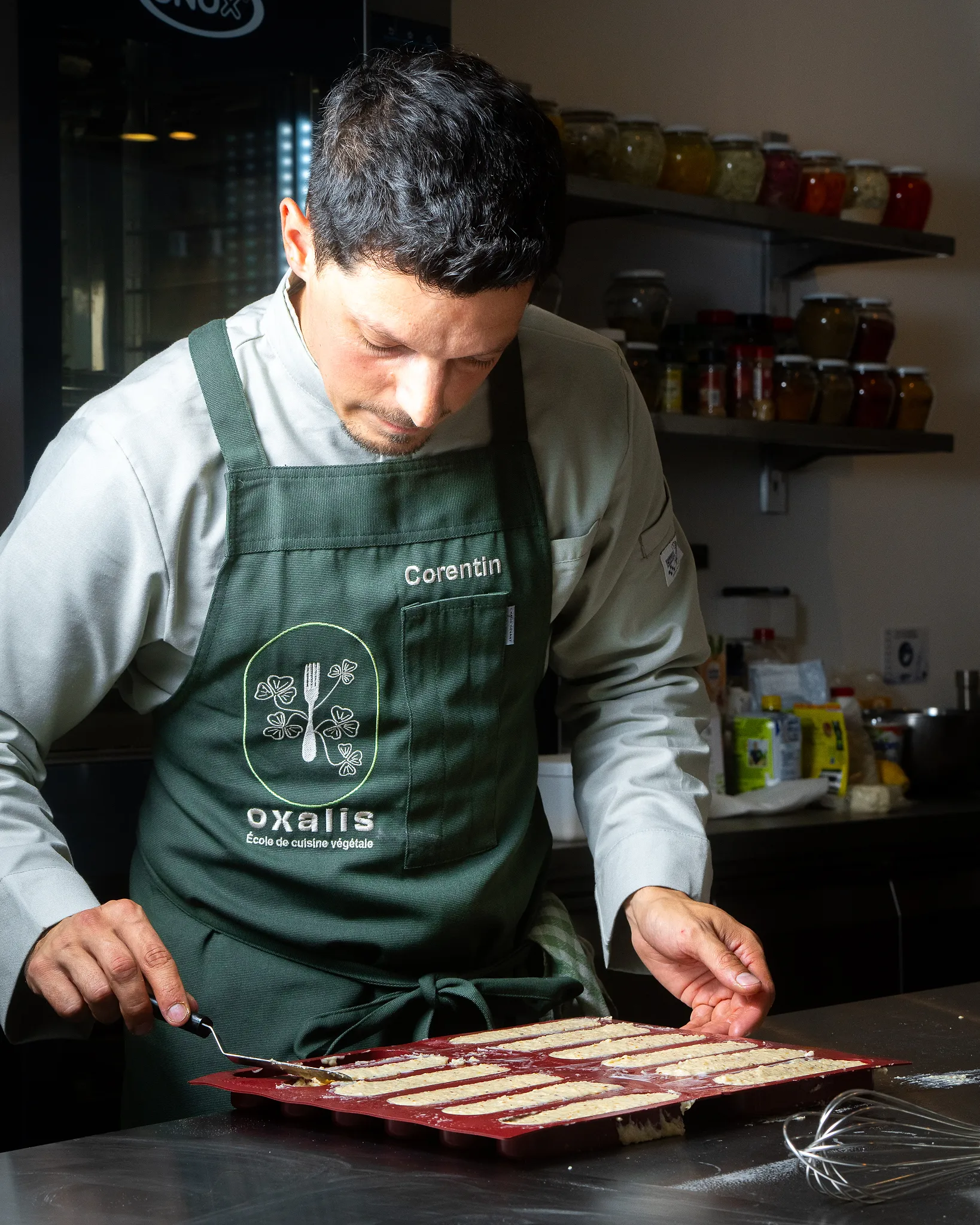 La success story : Corentin Crutzen, le fondateur de la première école de cuisine végétale en Belgique - Monsieur Human. - Audrey Morard