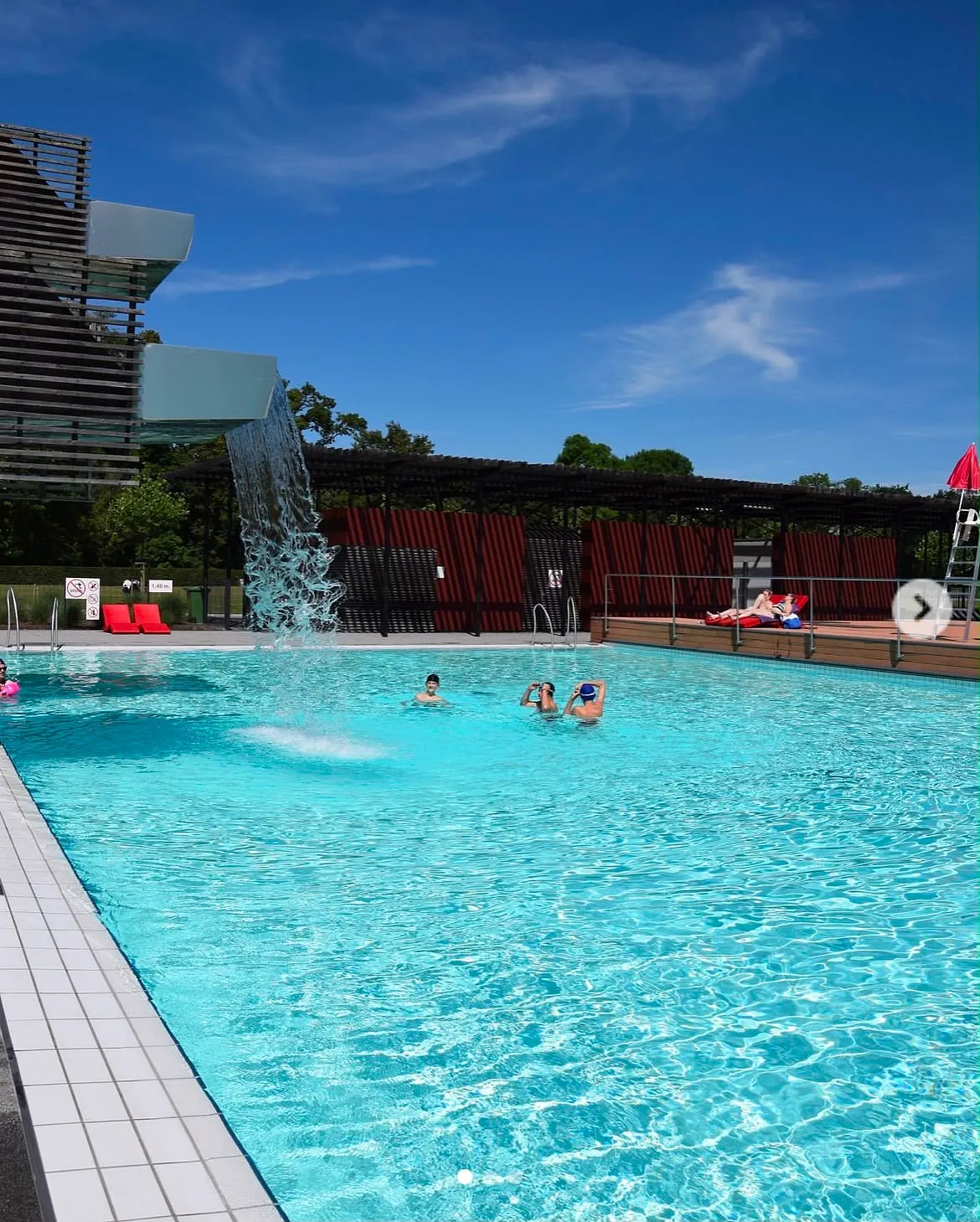 Vague de chaleur en Belgique : 12 piscines extérieures où plonger pour se rafraîchir - Instagram @domainechevetogne - Aurélie Kolopa