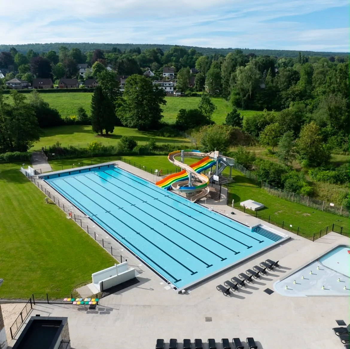 Vague de chaleur en Belgique : 12 piscines extérieures où plonger pour se rafraîchir - Instagram @piscinedespa - Aurélie Kolopa