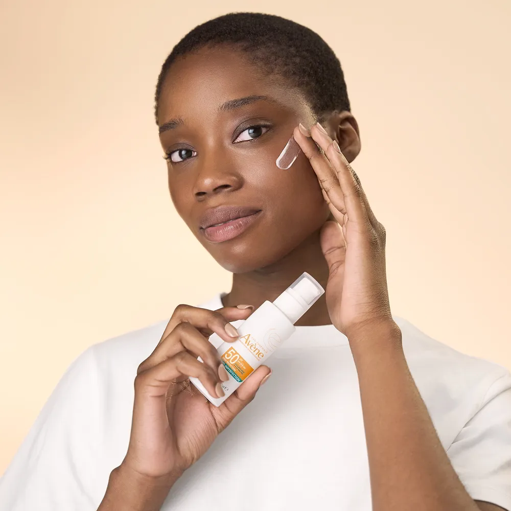 Crème solaire : peut-on utiliser la même sur le visage et le corps ? - Soin visage anti-imperfections, SPF 50, Avène - Sigrid Descamps - Journaliste