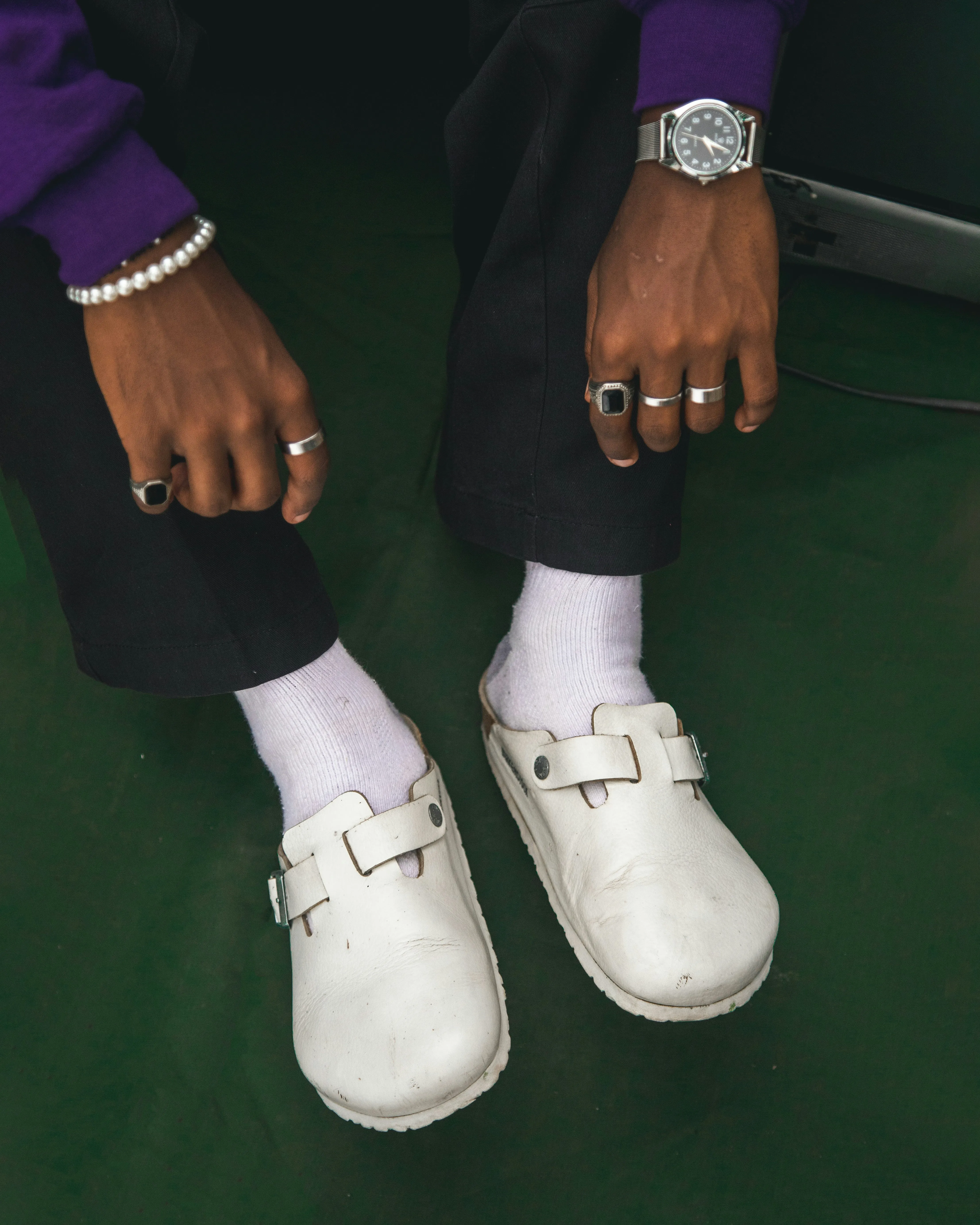 Comment cette chaussure d’été autrefois considérée comme « ringarde » est devenue un incontournable mode - Unsplash - Clarisse Dejardin