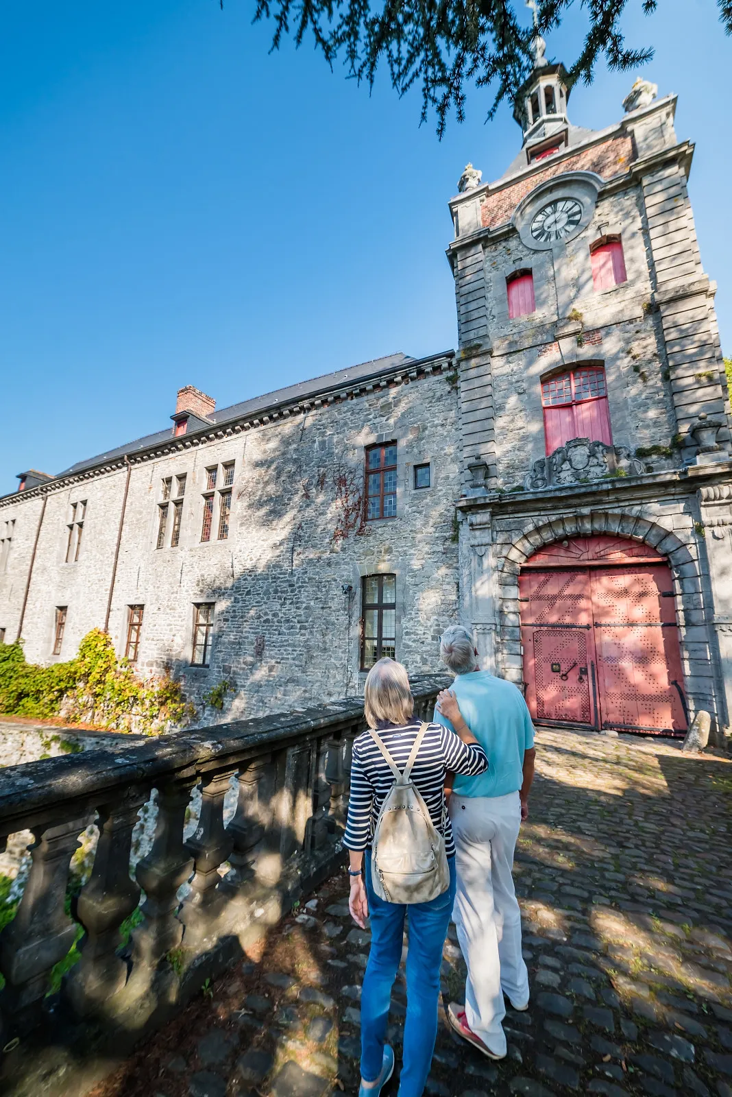 Cinq magnifiques châteaux ouvrent gratuitement leurs portes en Wallonie - WBT - Arthurs H - Audrey Morard