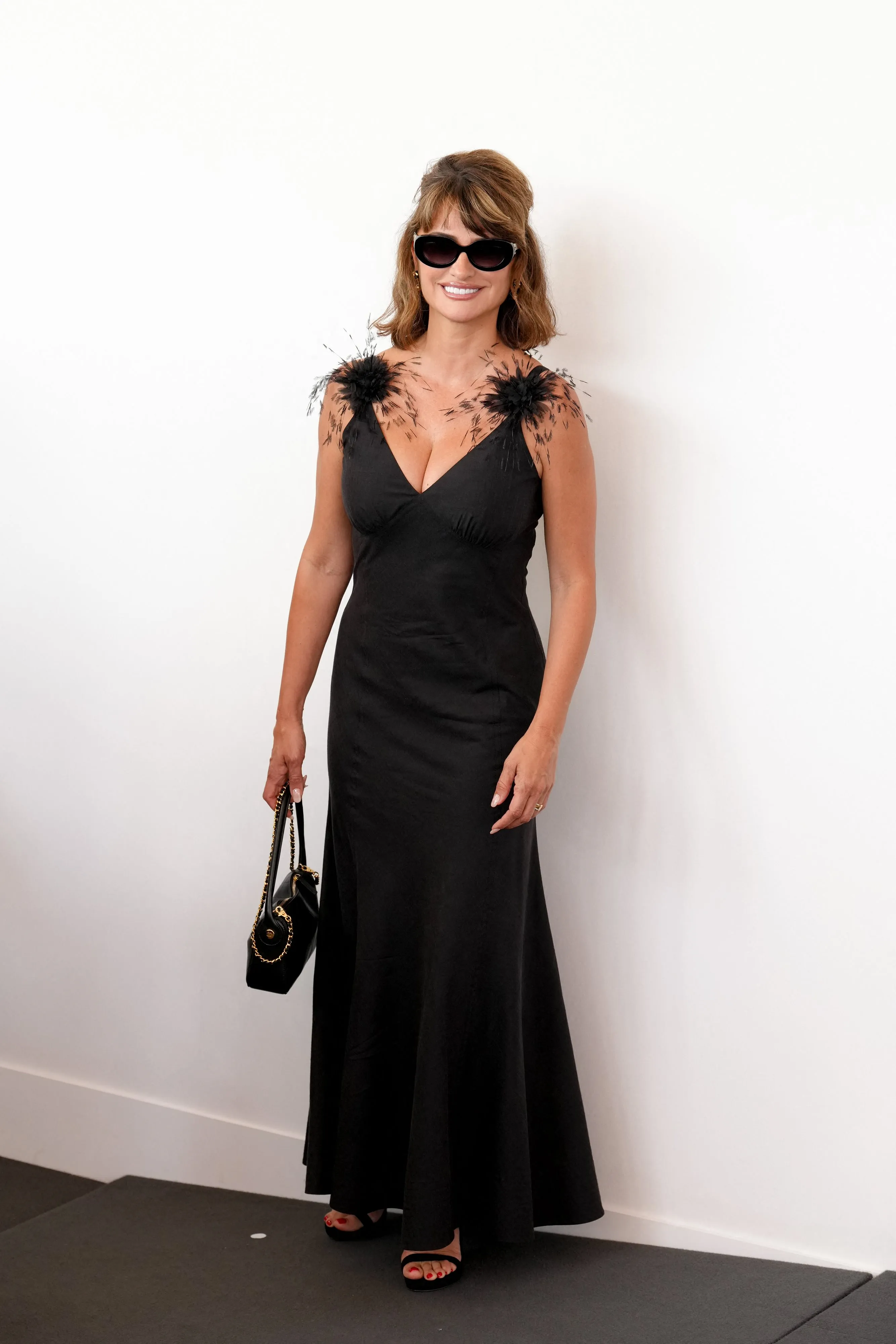 Penélope Cruz illumine la Mostra de Venise dans une magnifique robe rouge signée Chanel - Photo News - Audrey Morard