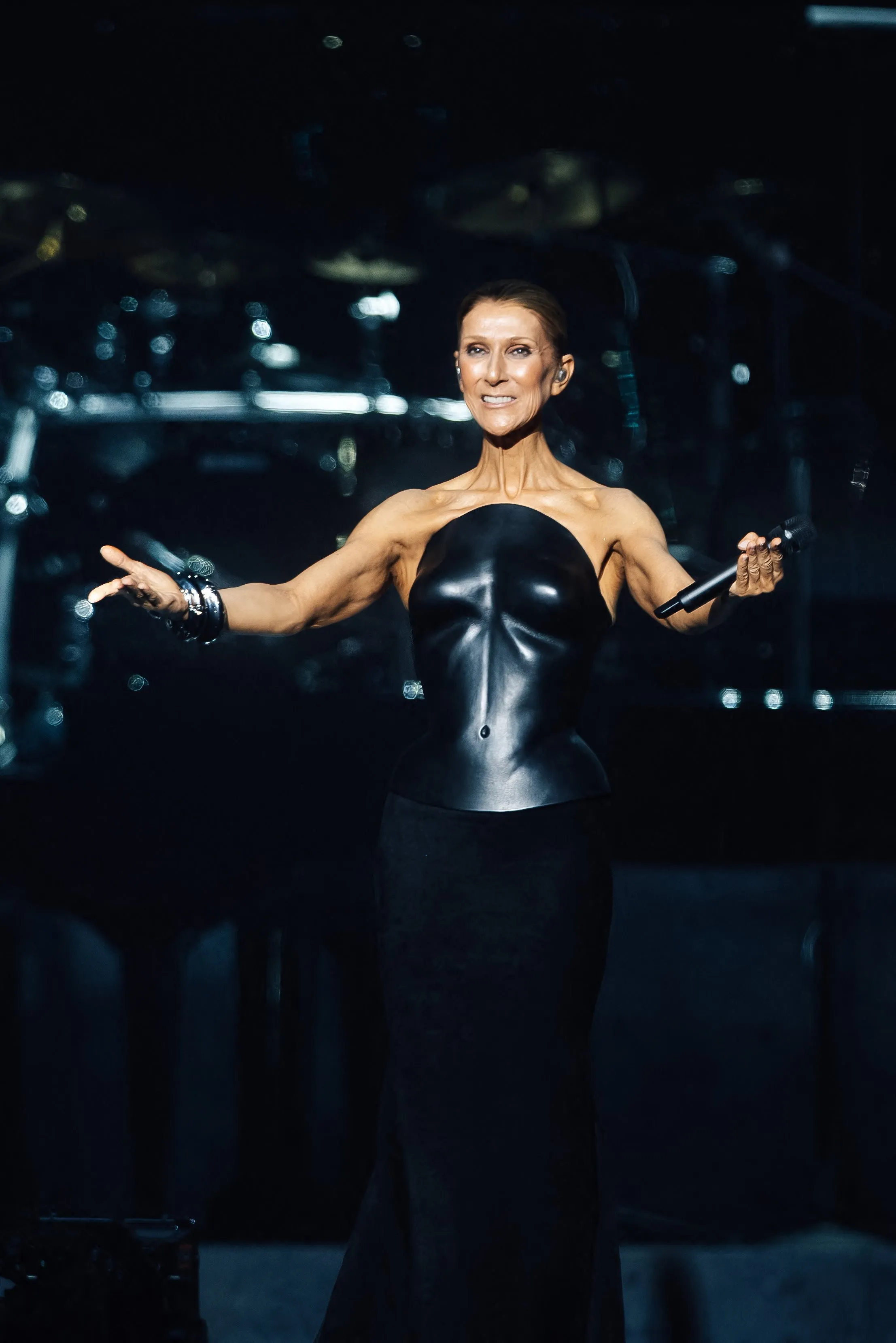 Céline Dion enchaîne les looks spectaculaires pour son grand retour sur scène à Paris - Photo News - Audrey Morard