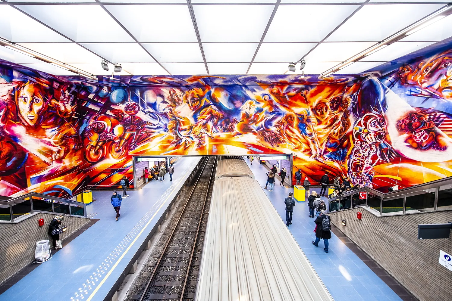 Balade avec la STIB dans la plus grande galerie souterraine d’art contemporain de Belgique - STIB - Sigrid Descamps - Journaliste