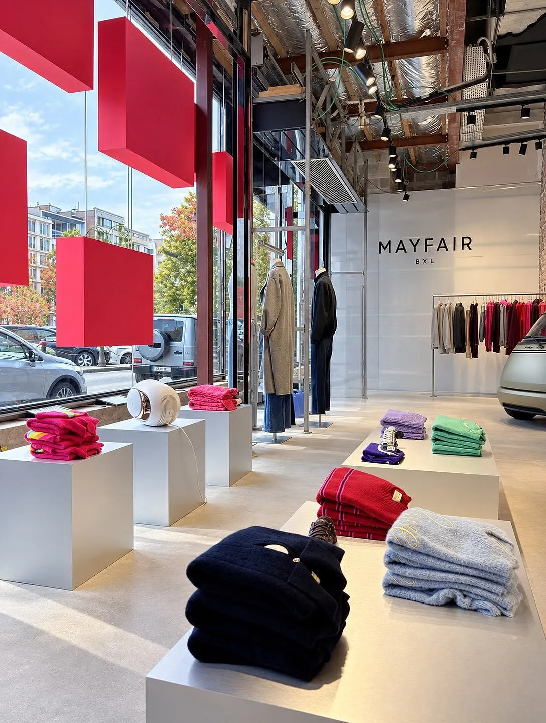 Une marque de cachemire ultra-instagrammable a enfin sa boutique en Belgique - Mayfair Bruxelles. - La rédaction