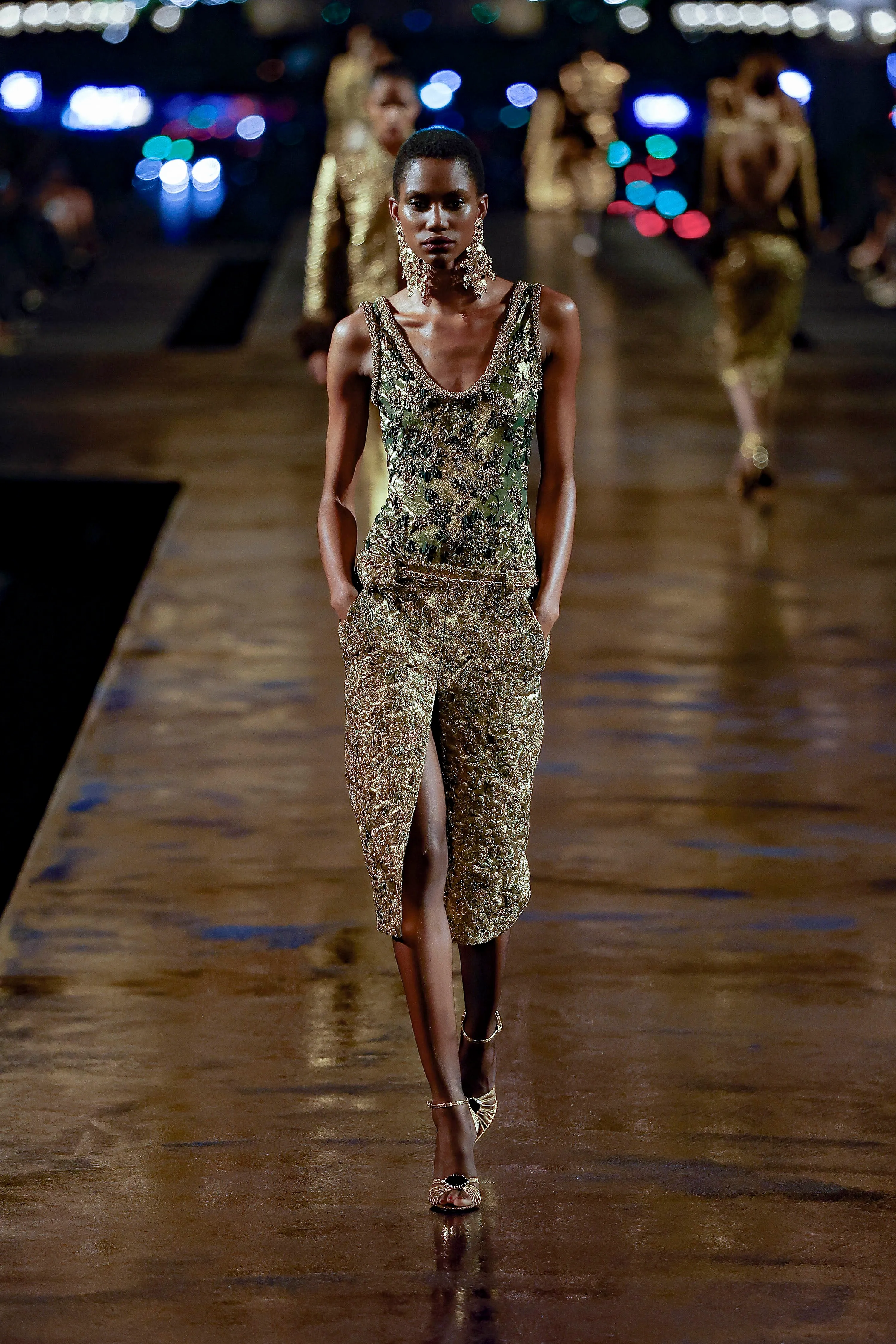 Fashion Week de Paris : les adieux en or du Belge Anthony Vaccarello à Saint Laurent - Photo News - Audrey Morard