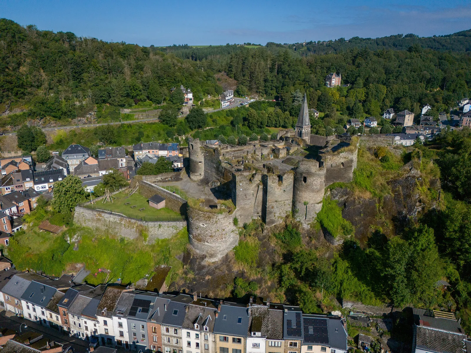 Avec une hausse de 230 % des recherches, une ville wallonne s’impose comme l’une des destinations incontournables de l’automne - Olivier Legardien - Audrey Morard