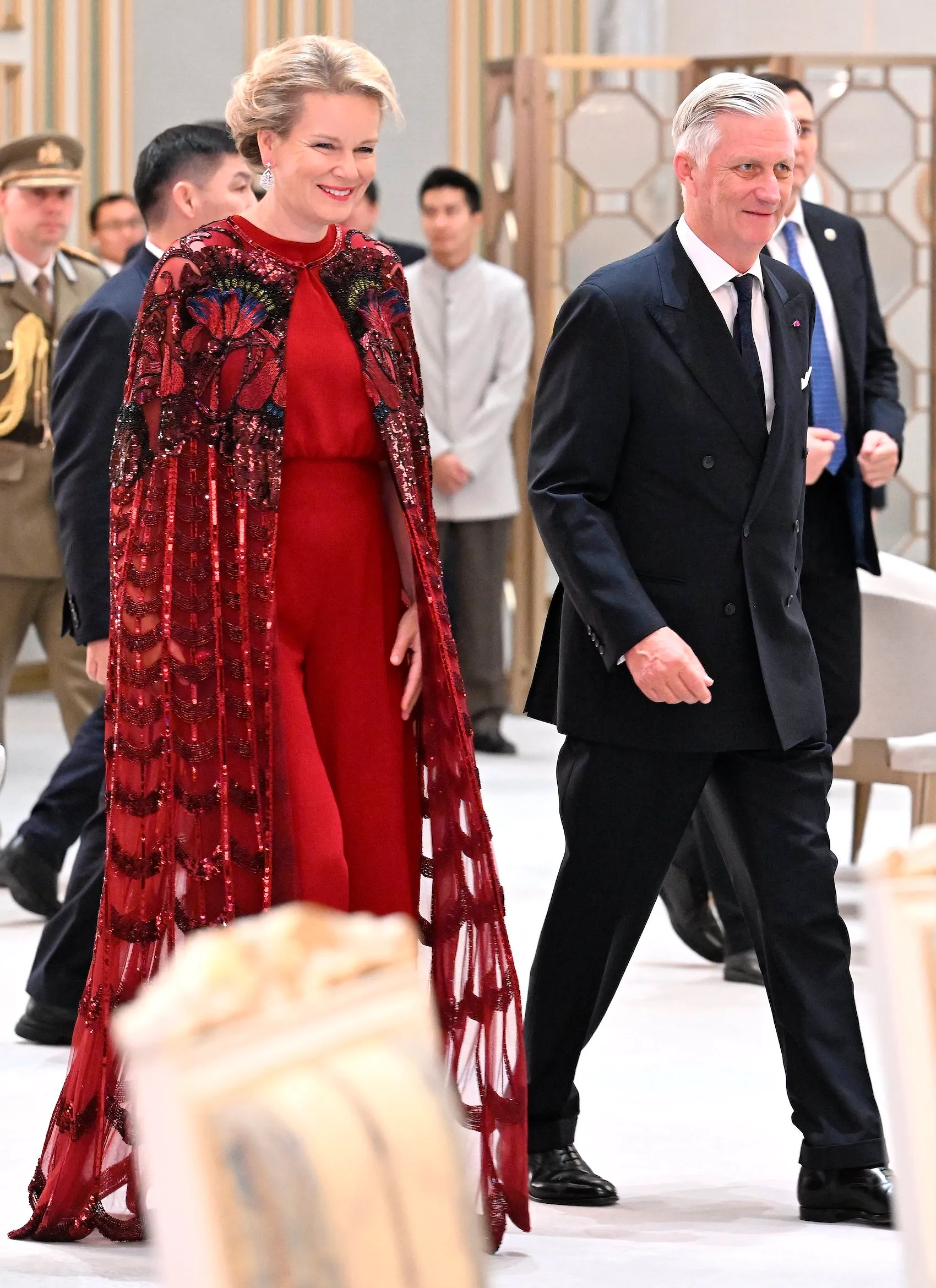 La reine Mathilde met les couleurs de l’automne à l’honneur au Kazakhstan - Photo News - Audrey Morard