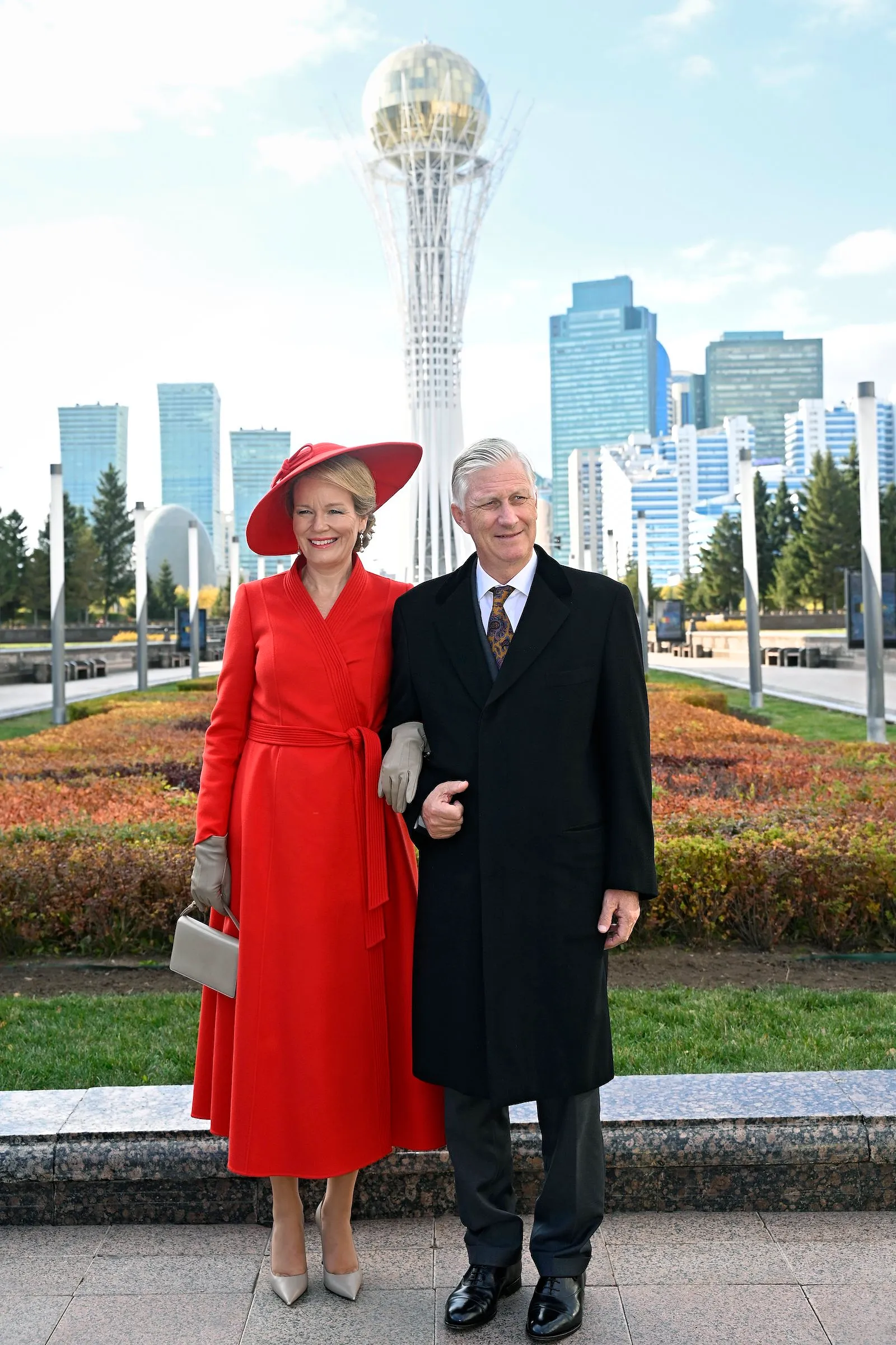 La reine Mathilde met les couleurs de l’automne à l’honneur au Kazakhstan - Photo News - Audrey Morard